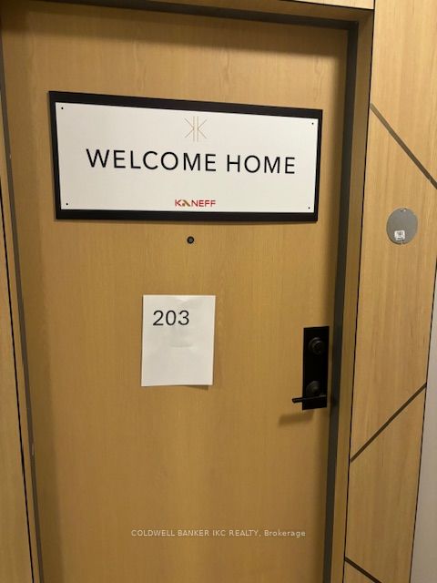 202 Burnhamthorpe Road E 203 Property Photo 1