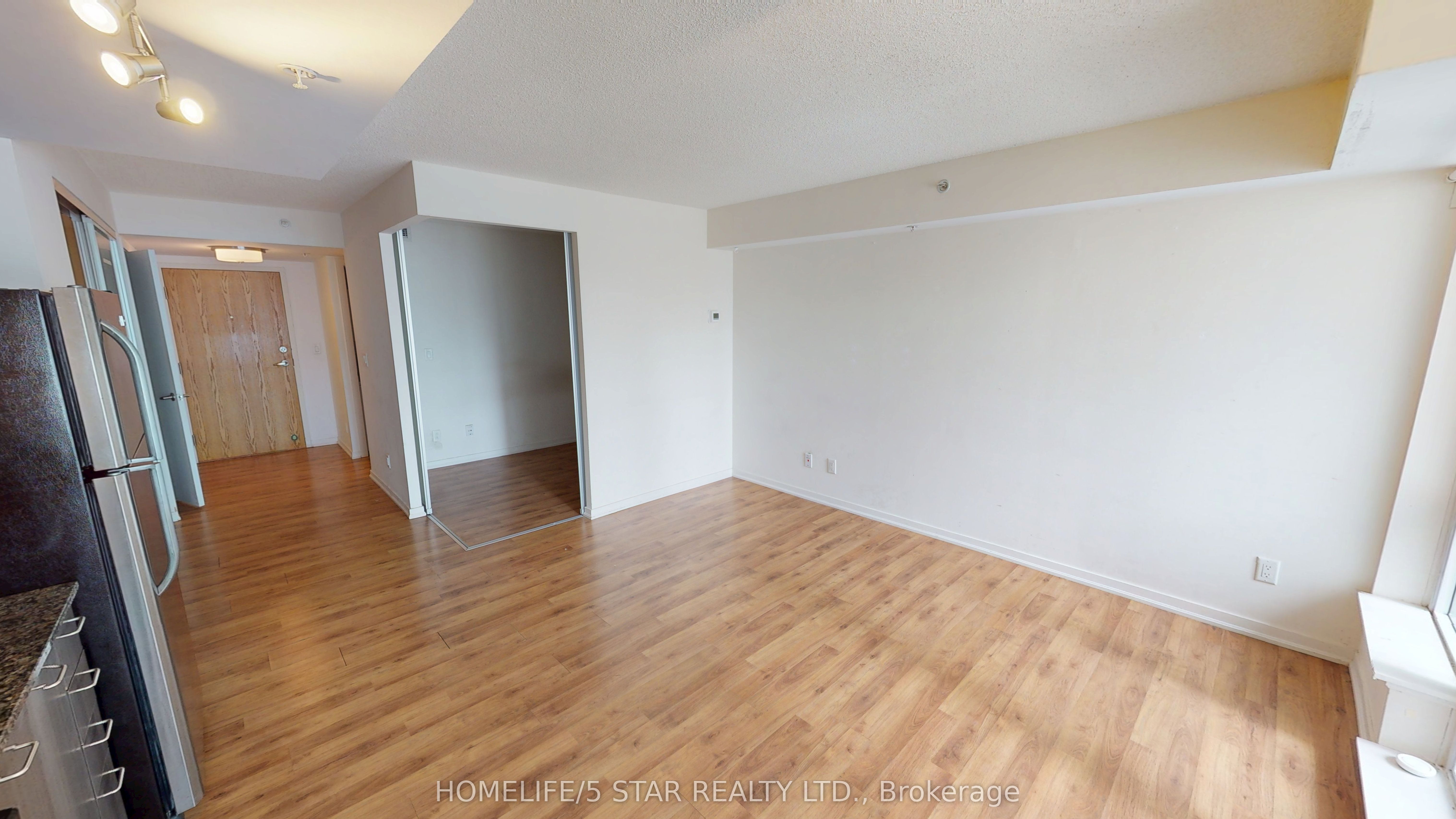 20 Joe Shuster Way 321 Property Photo 2