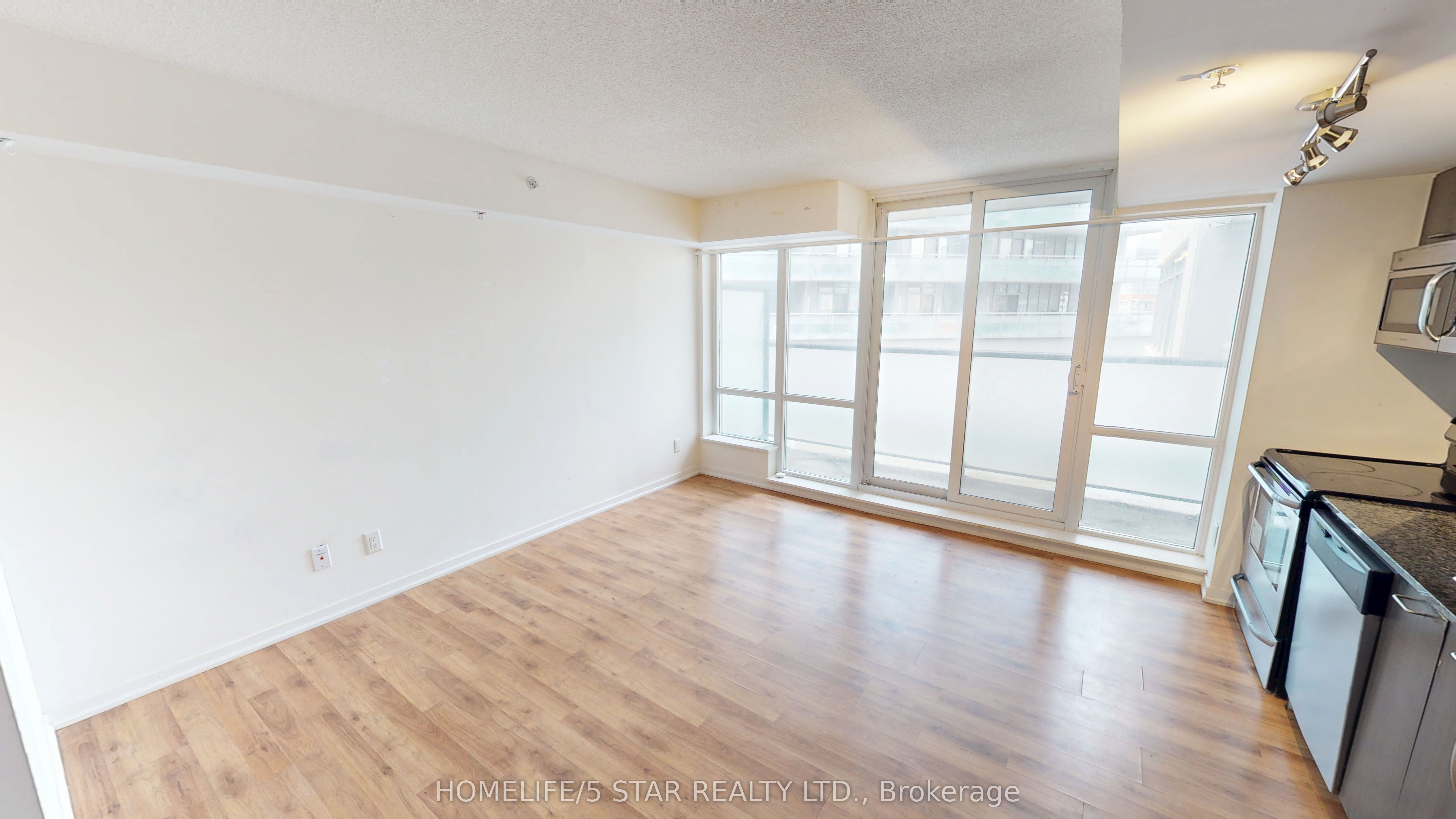 20 Joe Shuster Way 321 Property Photo 6