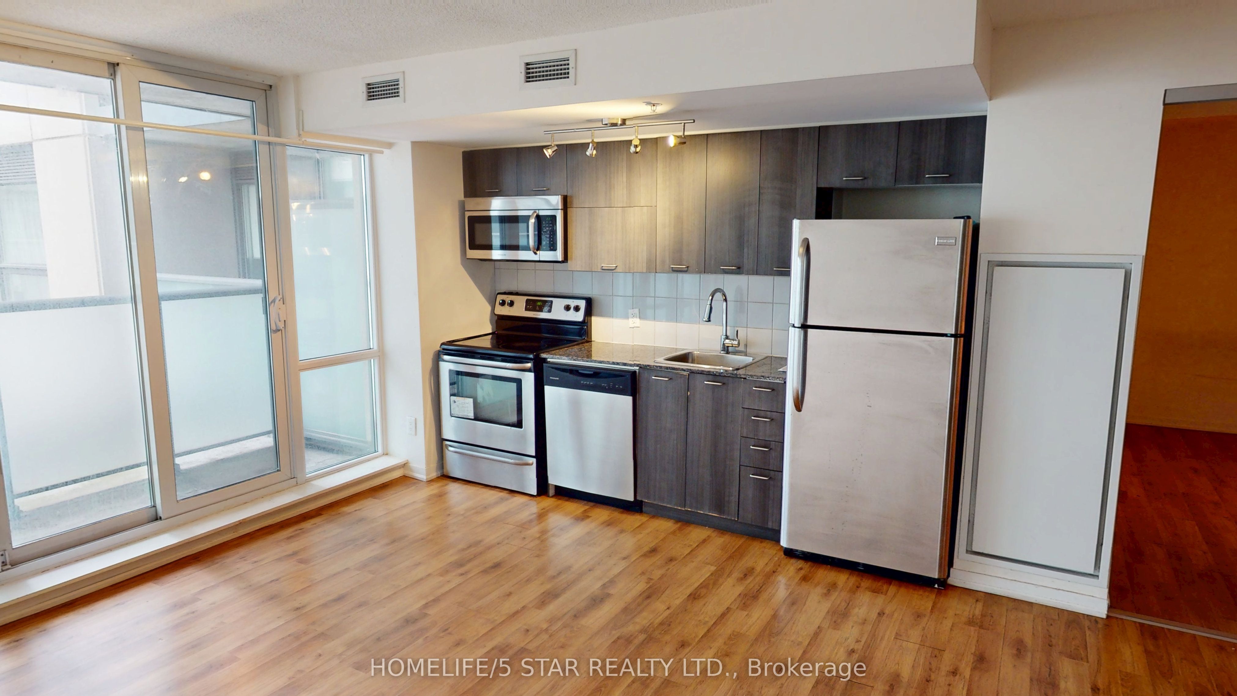 20 Joe Shuster Way 321 Property Photo 7