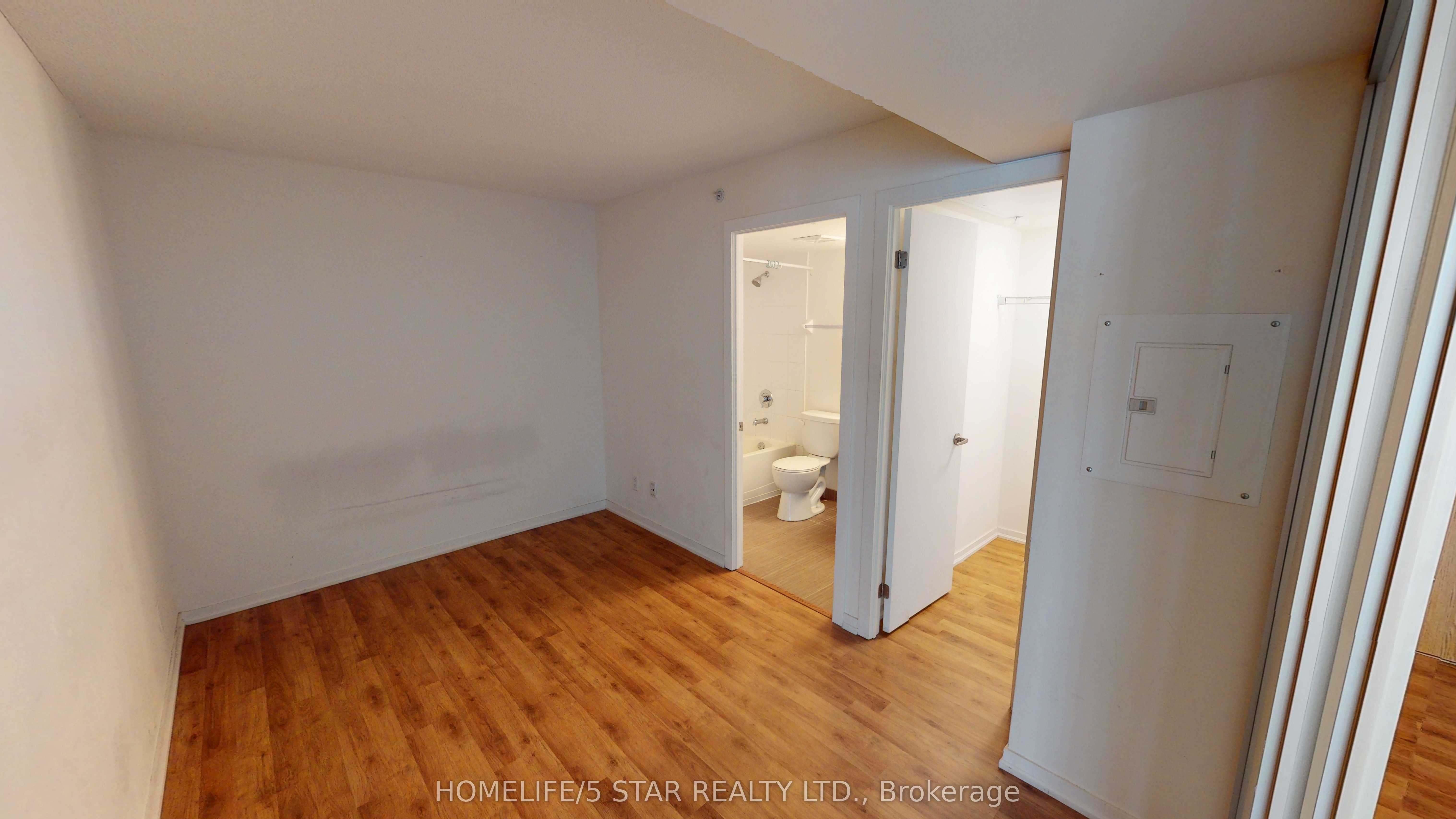 20 Joe Shuster Way 321 Property Photo 8