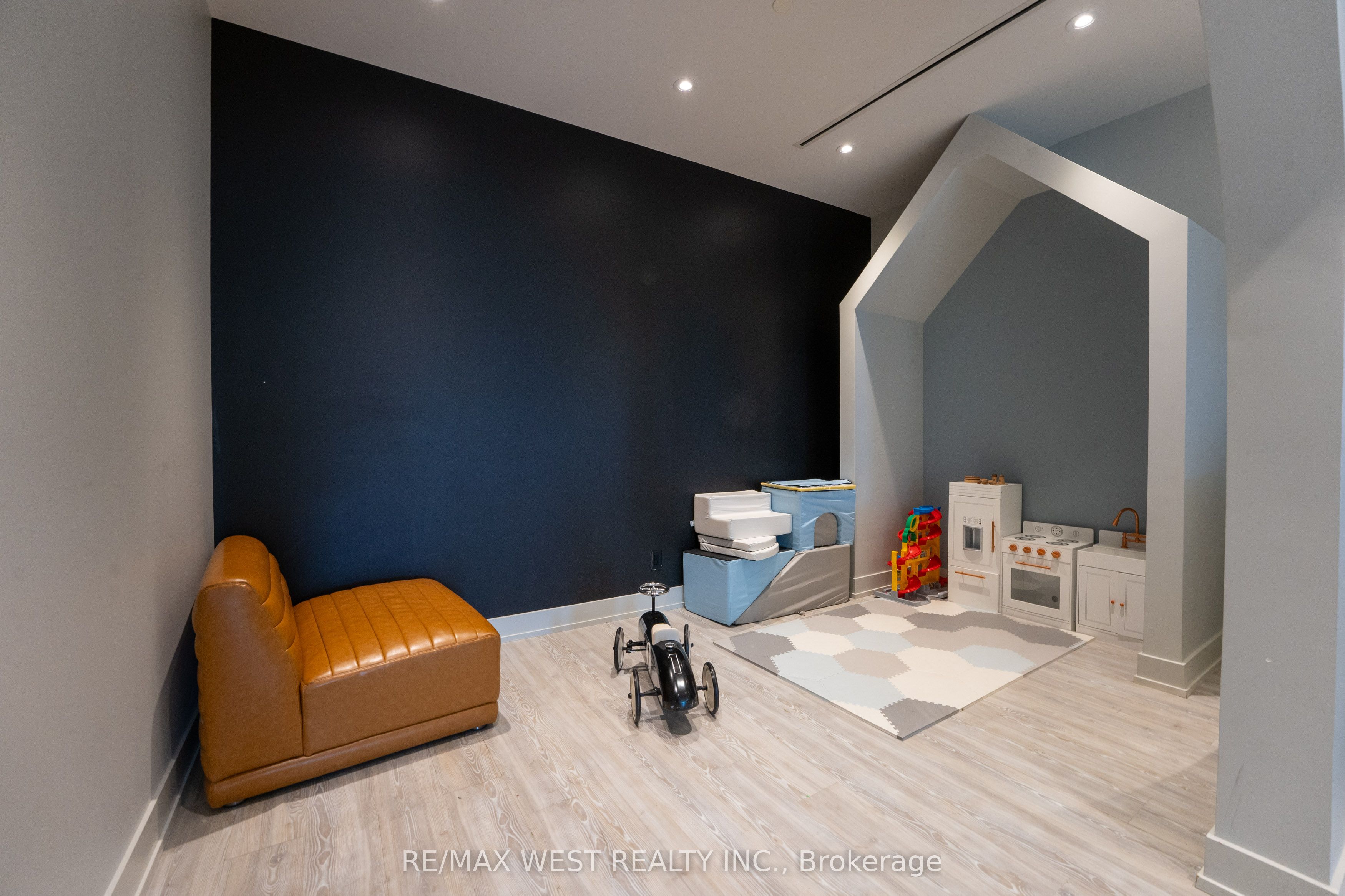 270 Dufferin Street 413 Property Photo 33