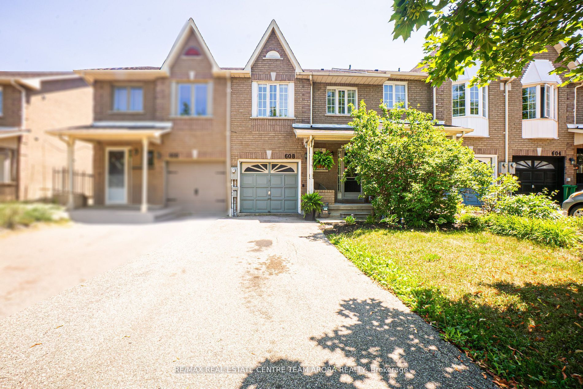 608 Lumberton Crescent Property Photo 1