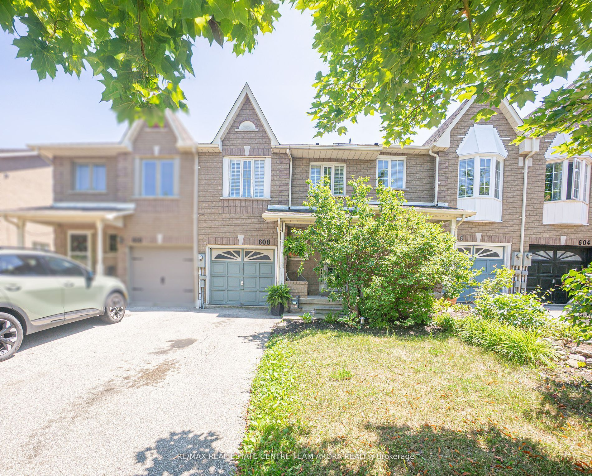 608 Lumberton Crescent Property Photo 2