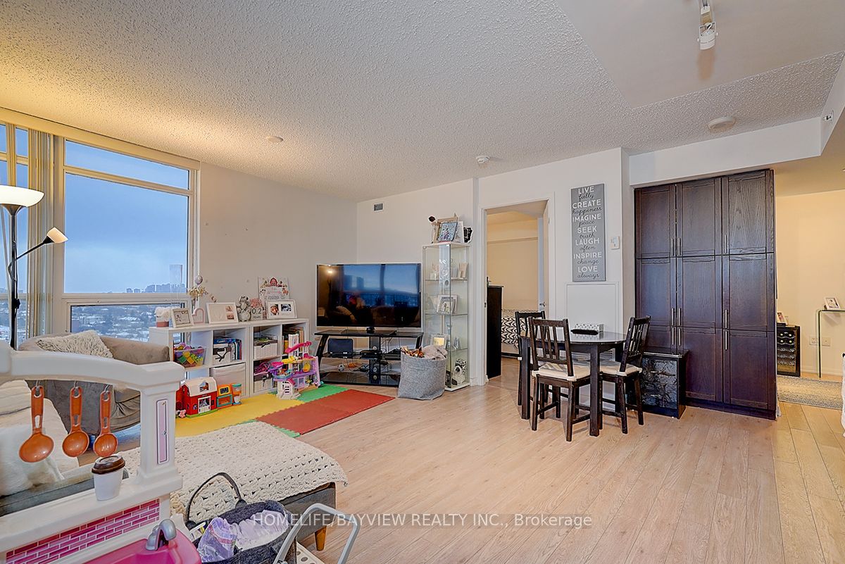 800 Lawrence Avenue W 1723 Property Photo 7