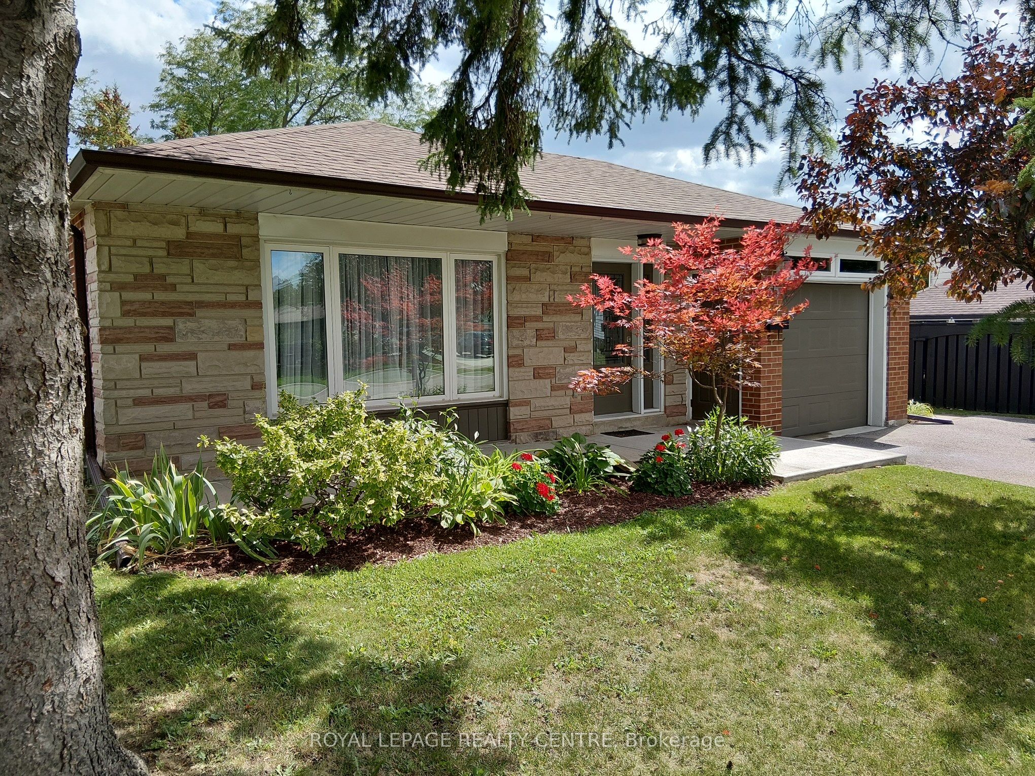 35 Aintree Crescent Property Photo 2