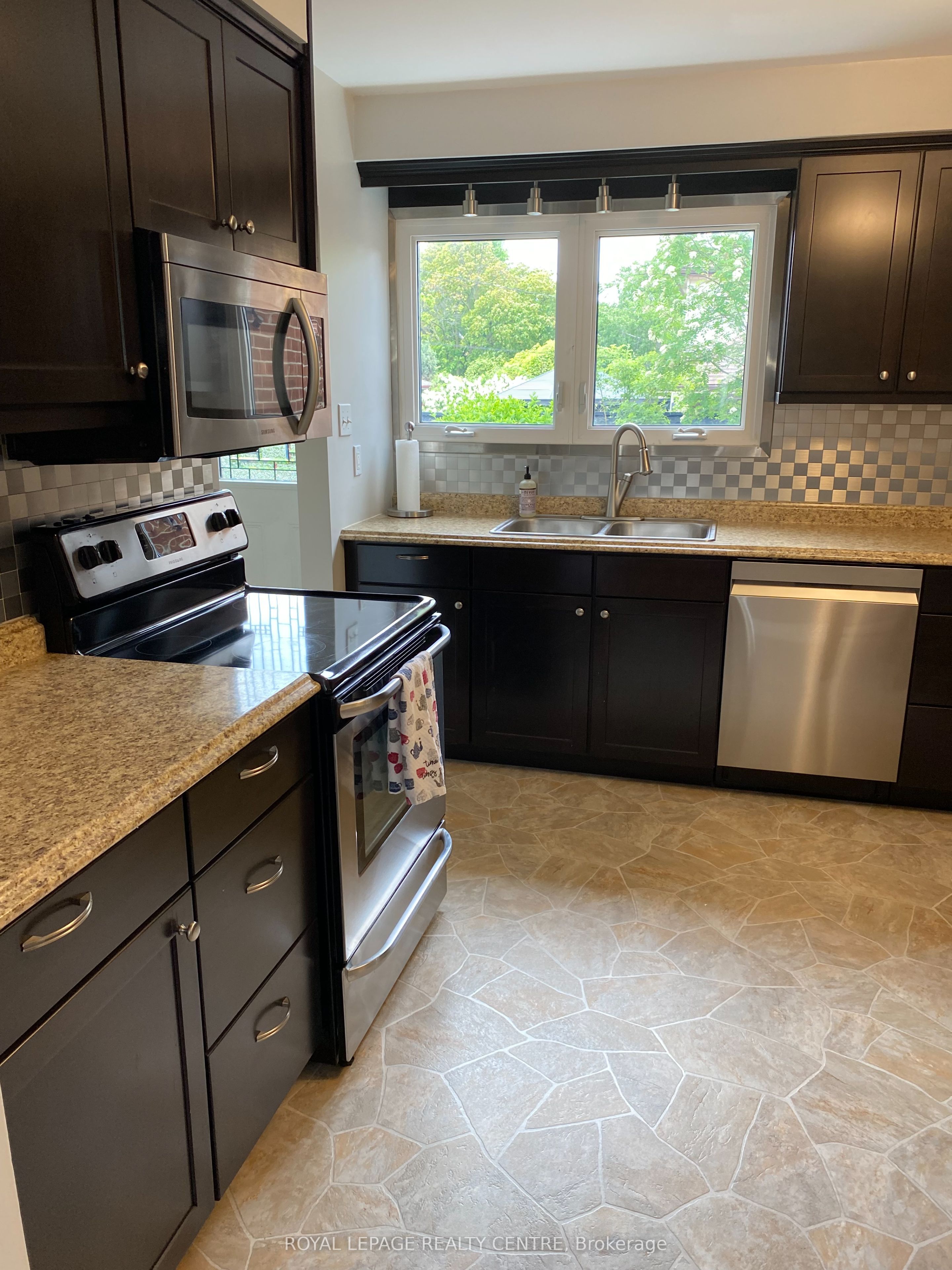 35 Aintree Crescent Property Photo 11