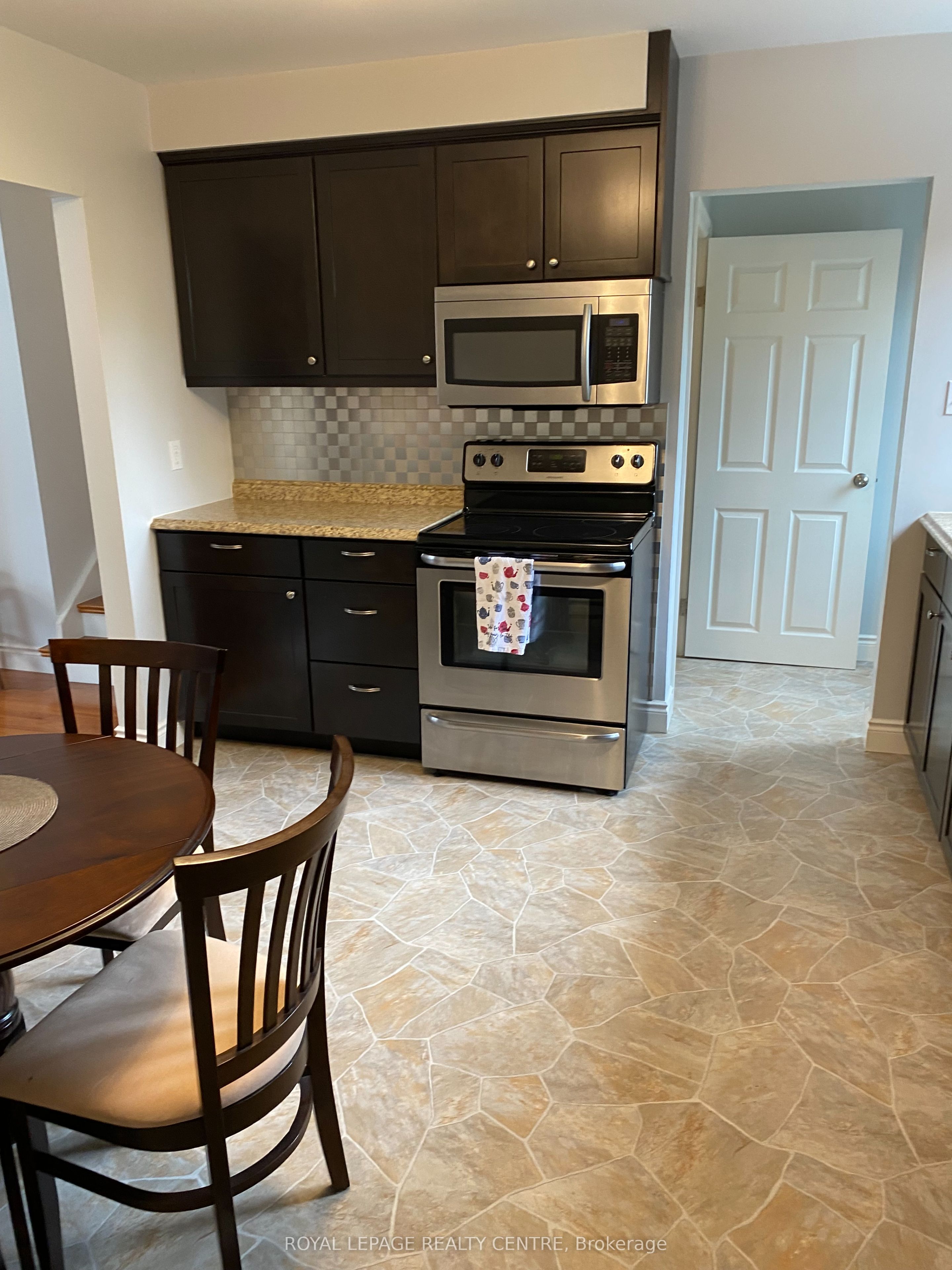 35 Aintree Crescent Property Photo 12