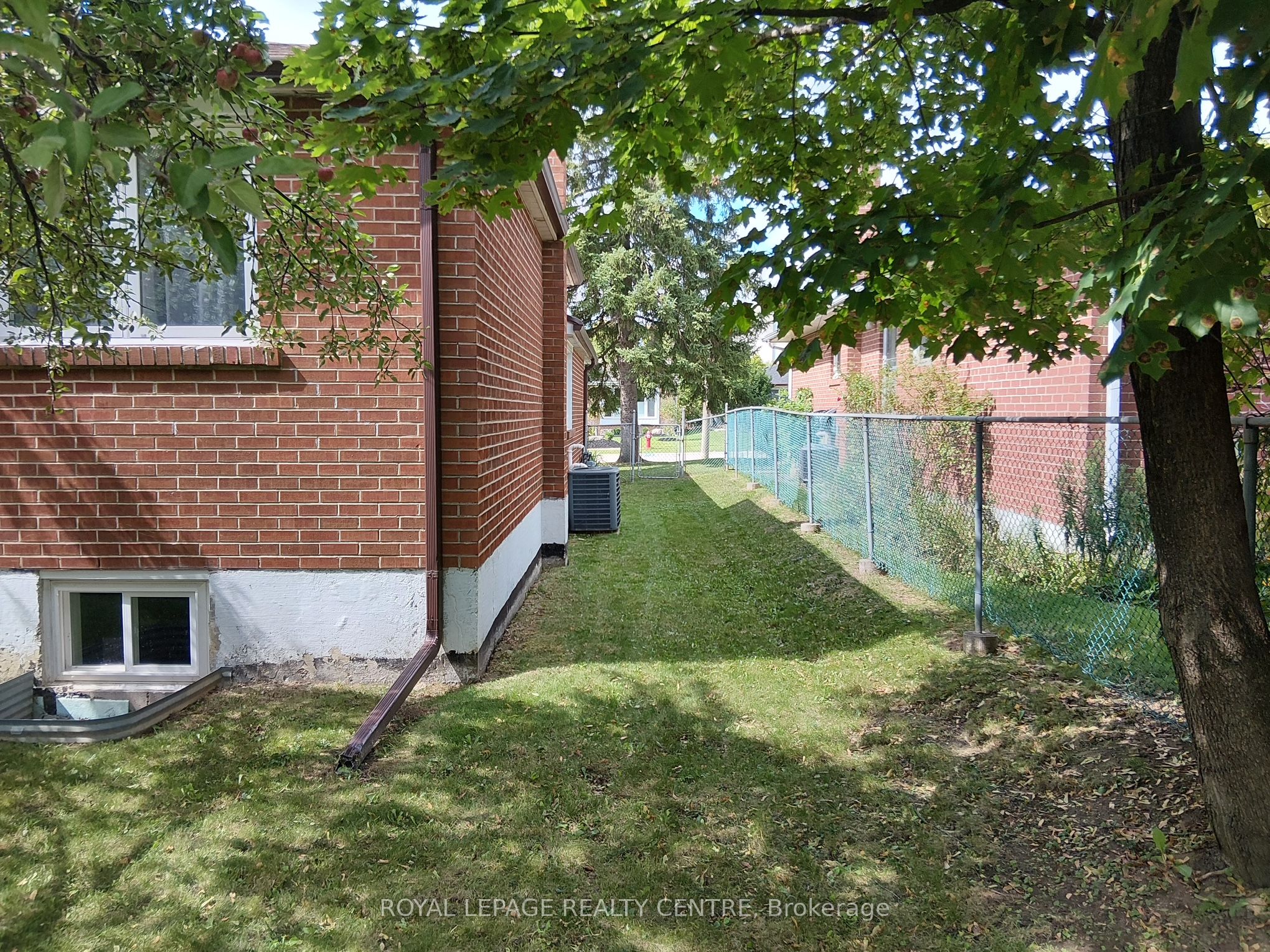 35 Aintree Crescent Property Photo 30