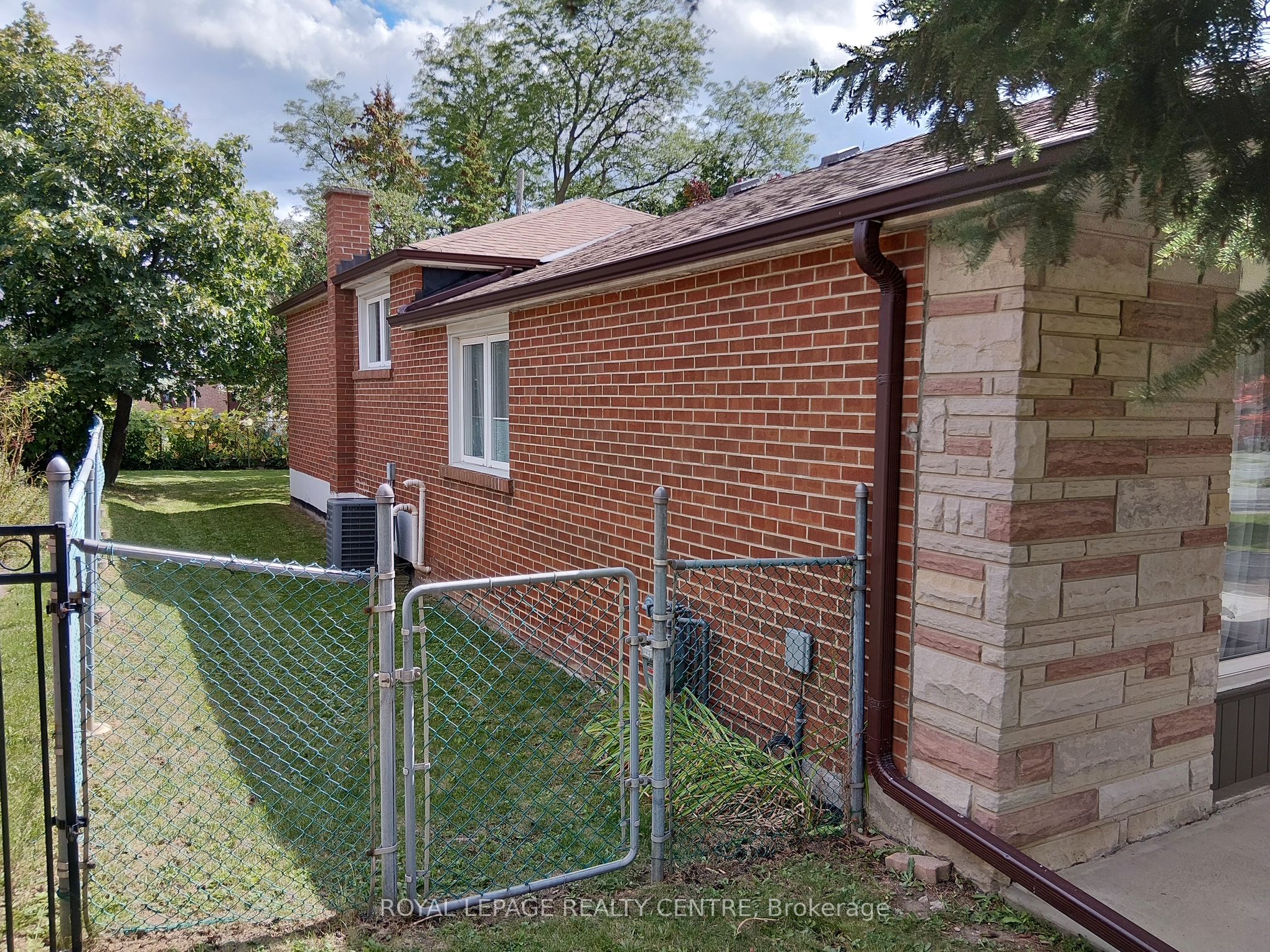 35 Aintree Crescent Property Photo 31