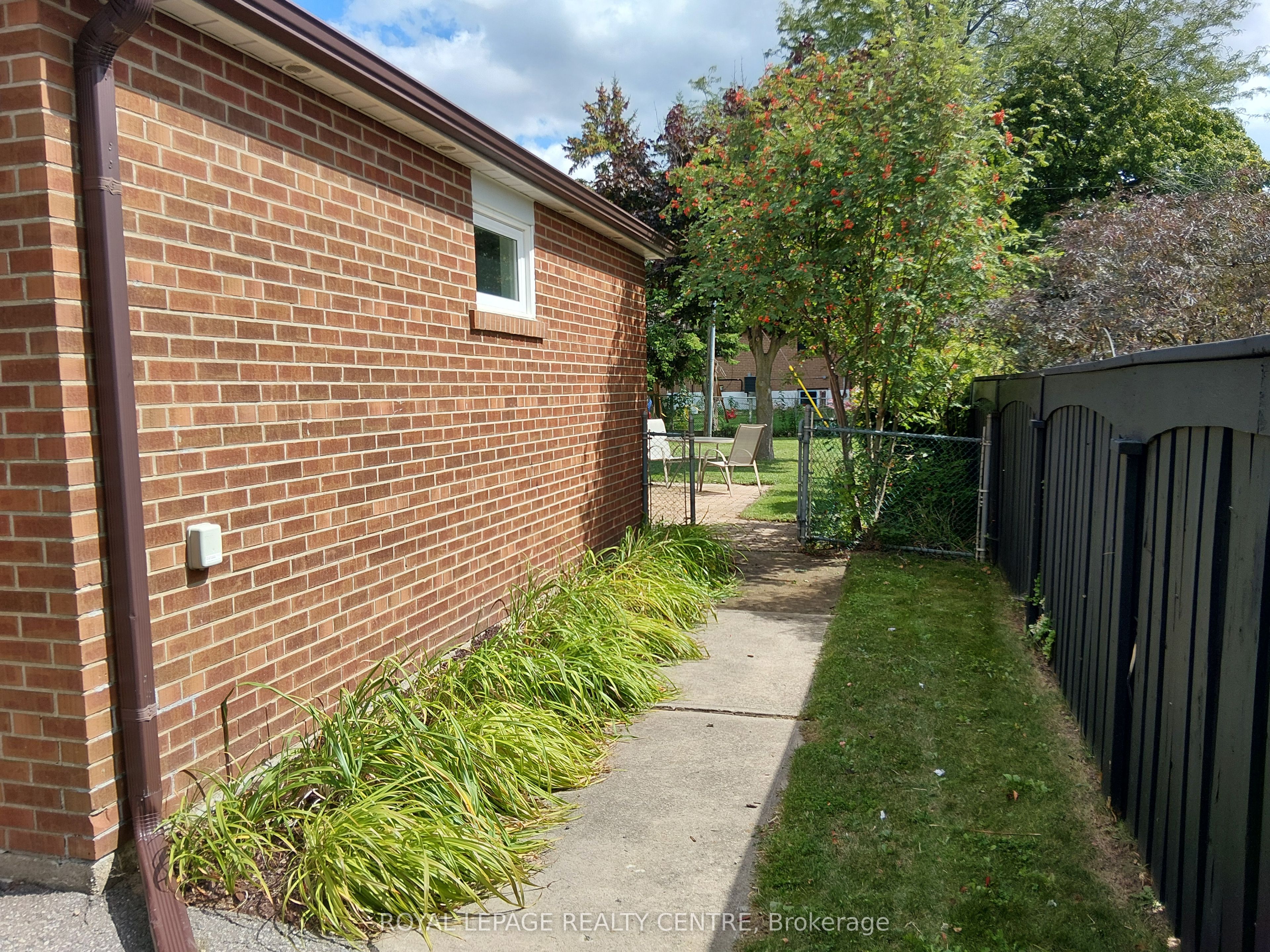 35 Aintree Crescent Property Photo 34