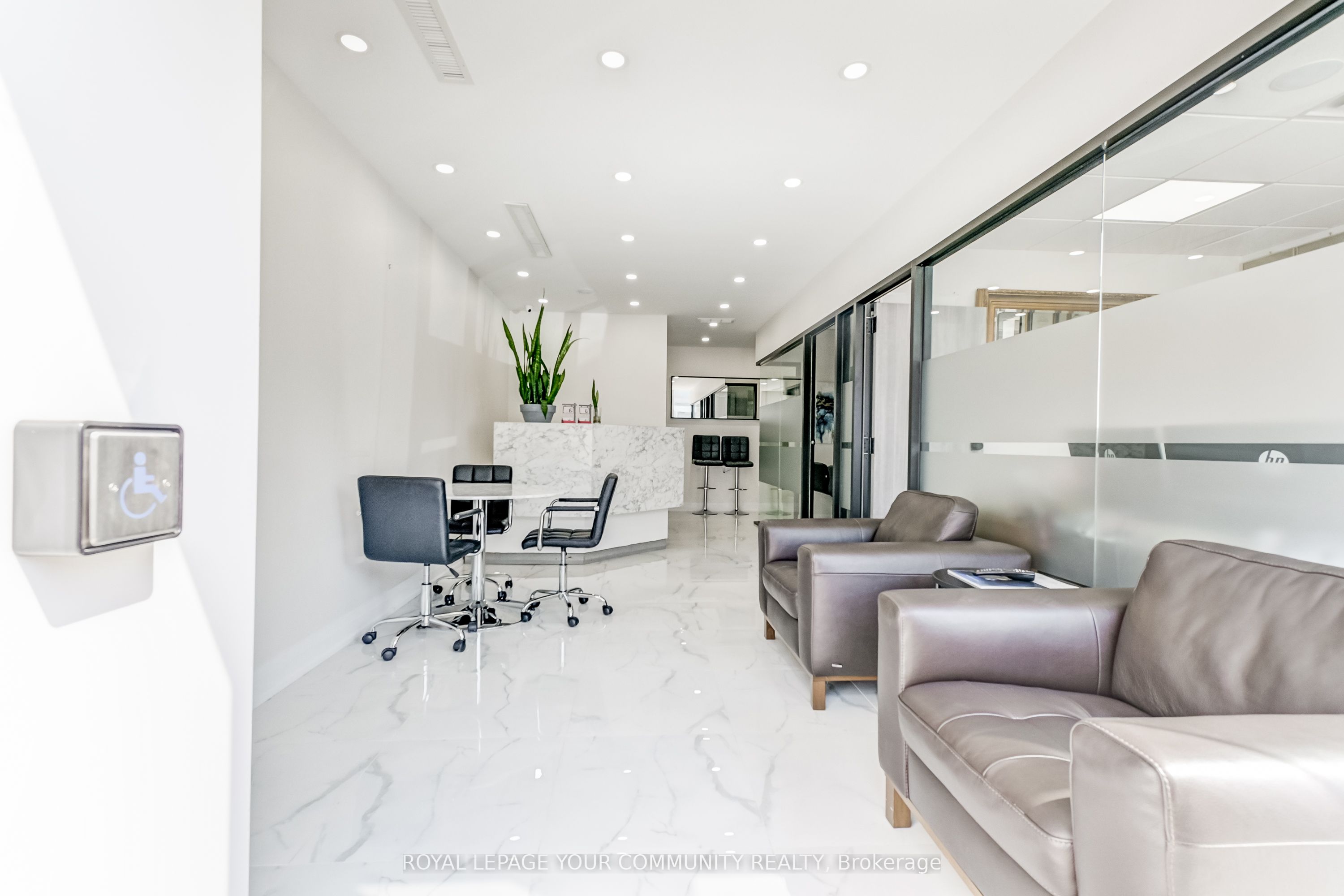 6-1185 Queensway N/a East Property Photo 3