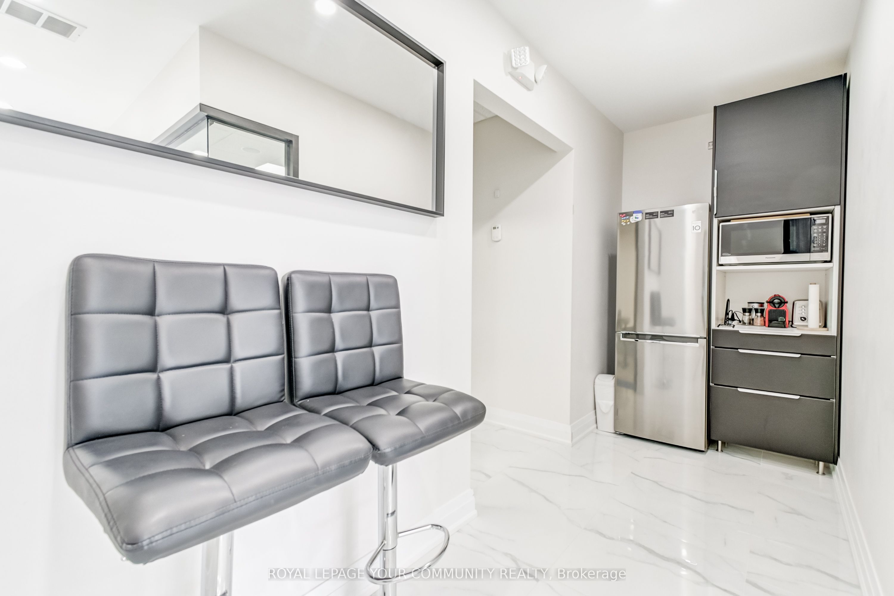 6-1185 Queensway N/a East Property Photo 8