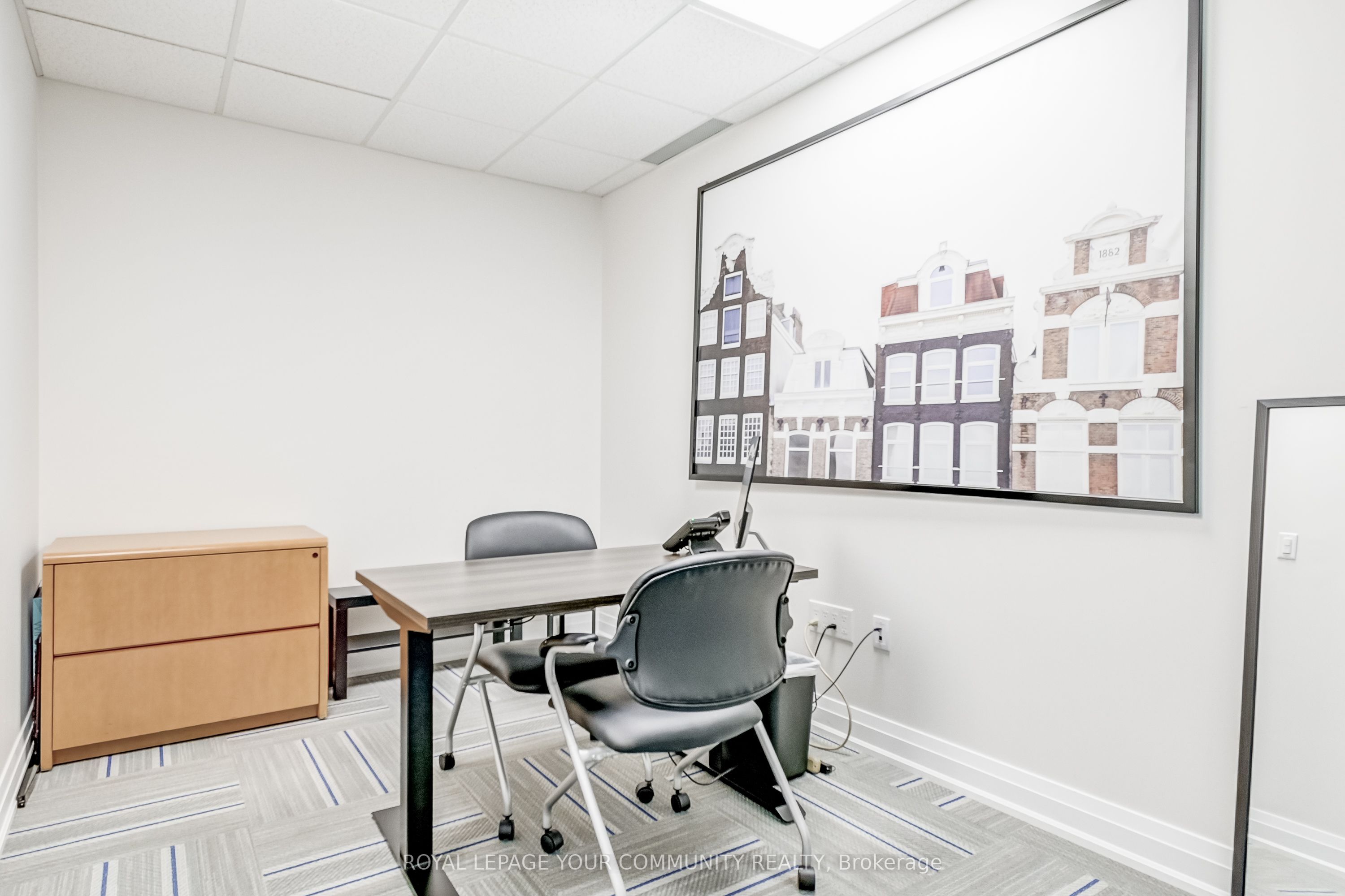 6-1185 Queensway N/a East Property Photo 9