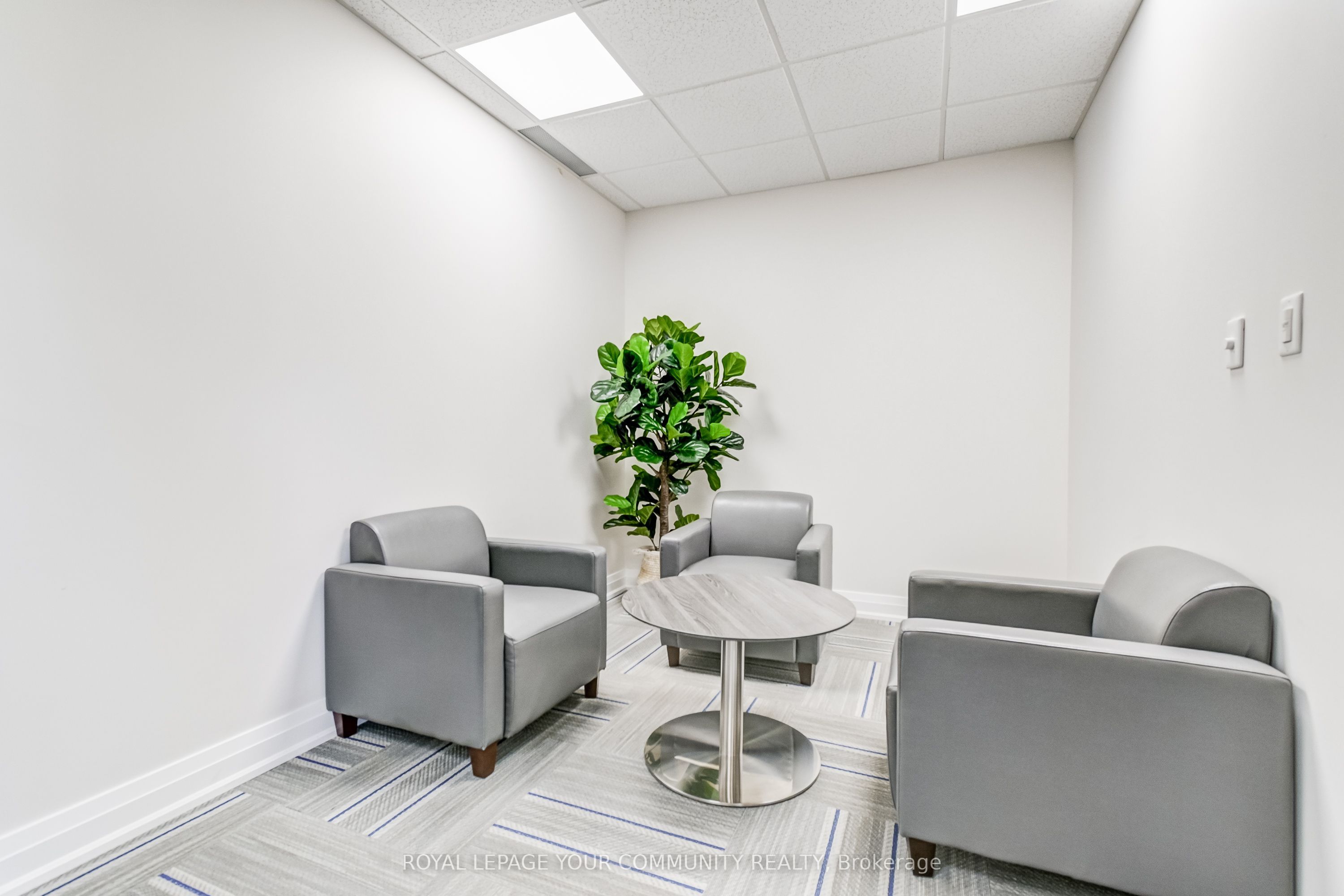 6-1185 Queensway N/a East Property Photo 16