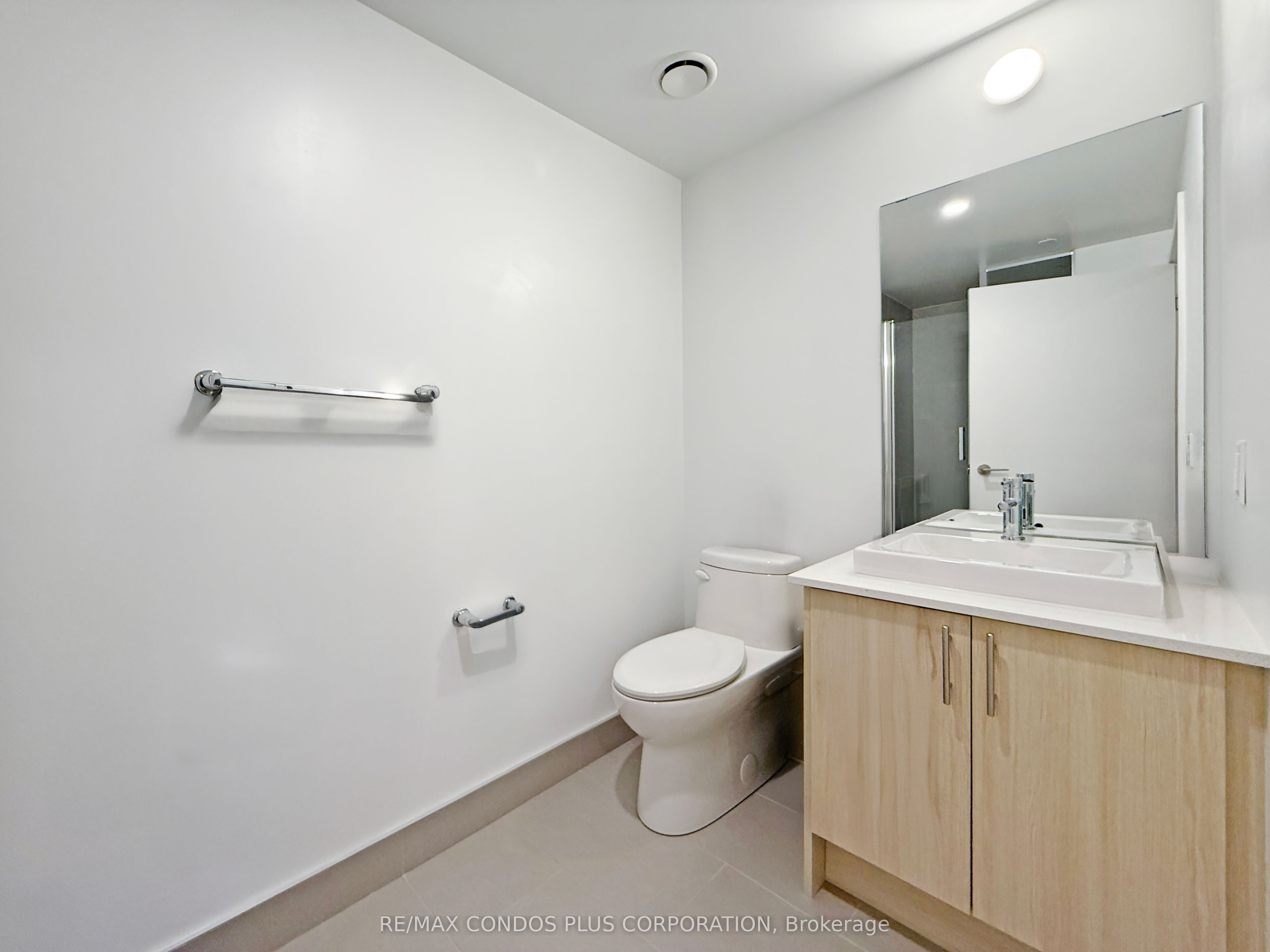 1195 The Queensway N/a M03 Property Photo 9