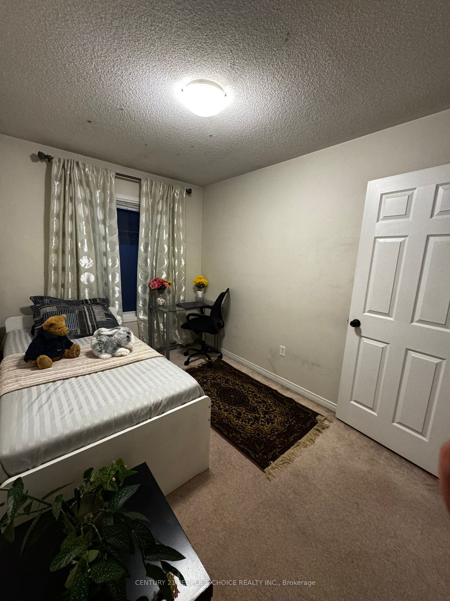 409 Aspendale Crescent Upper-bedroom Property Photo 3