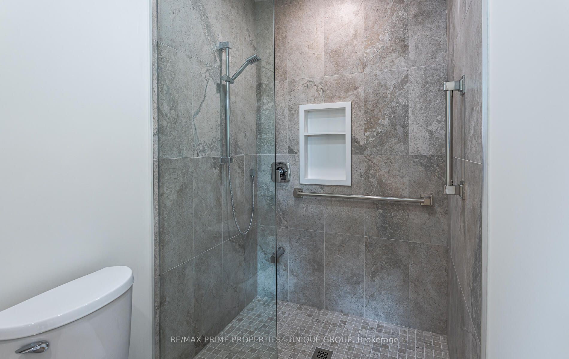 45 Astoria Avenue 2 Property Photo 18