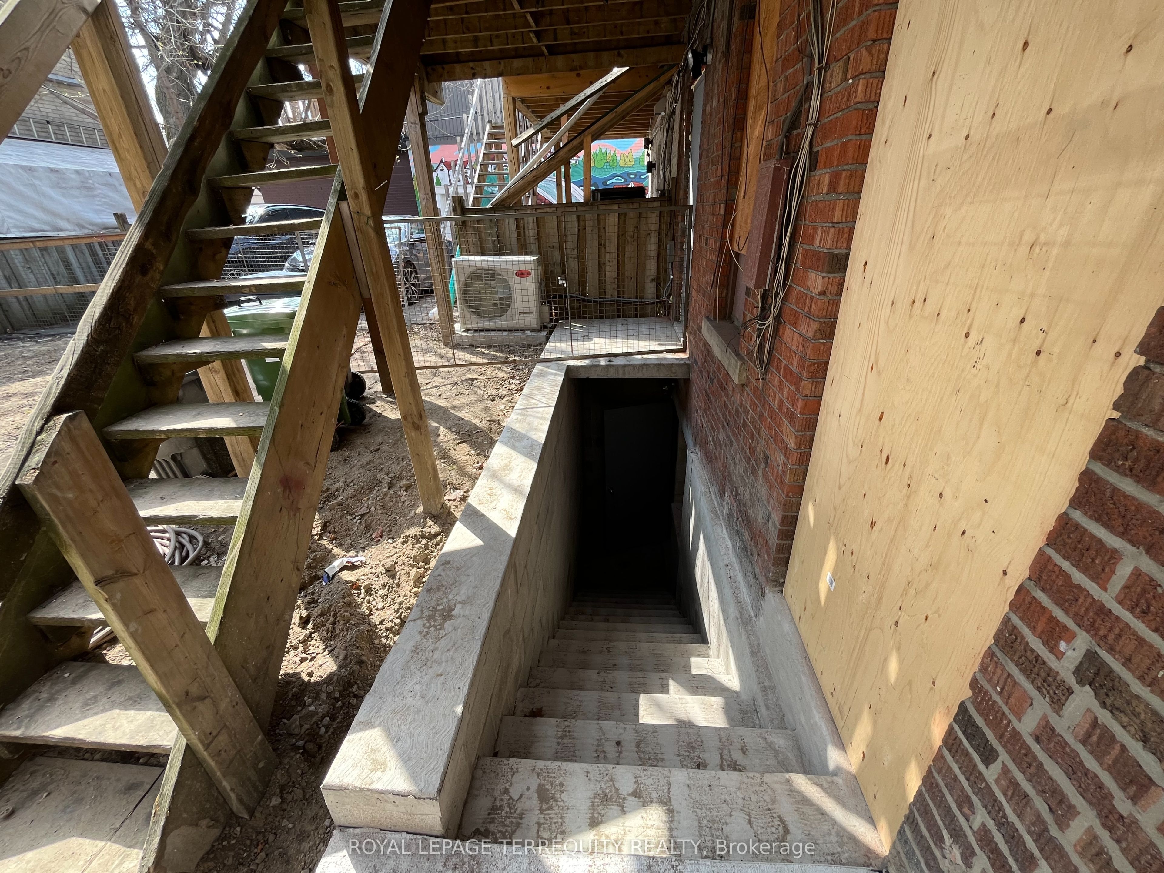 389 Jane Street B Property Photo 7