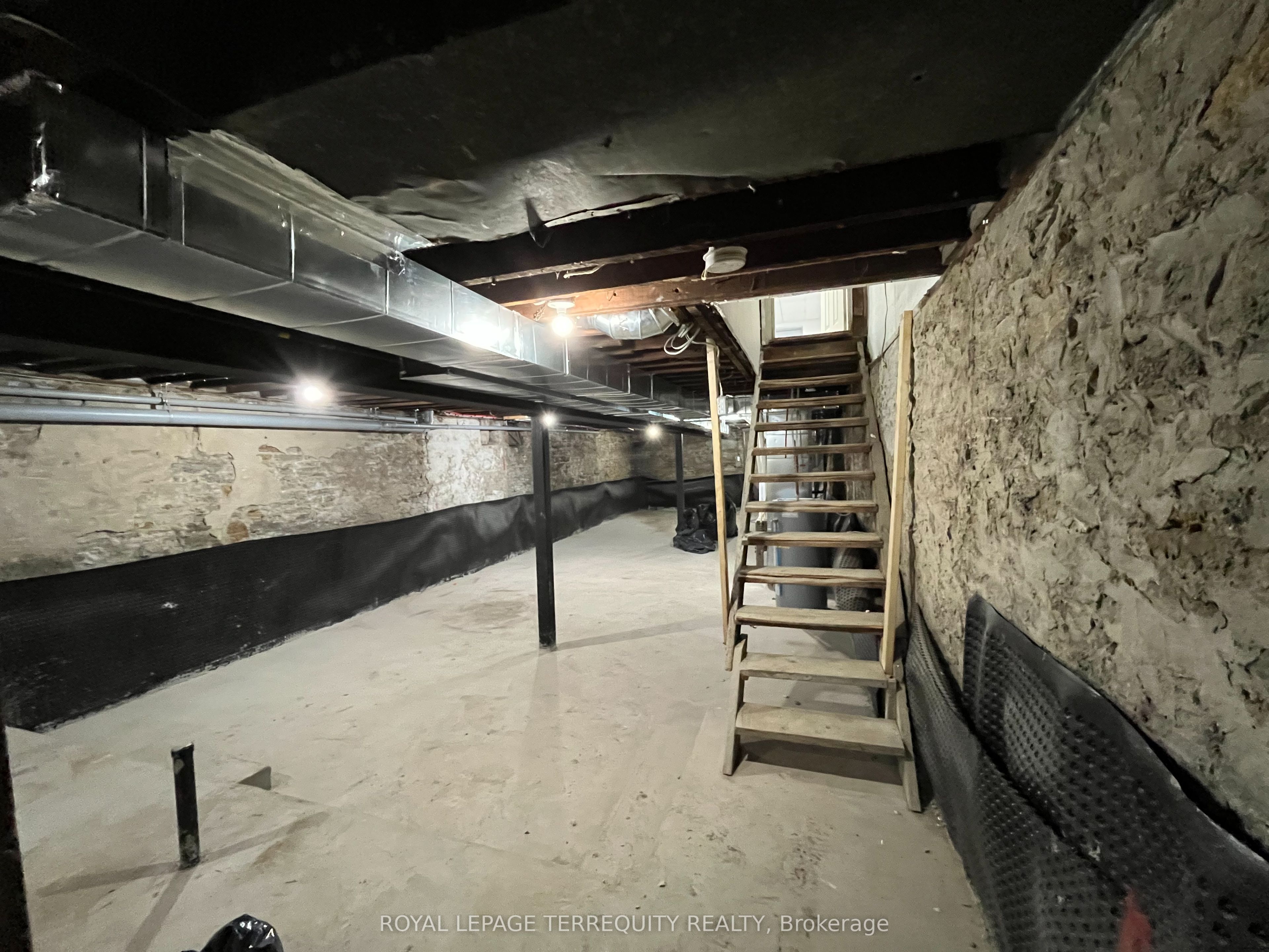 389 Jane Street B Property Photo 8