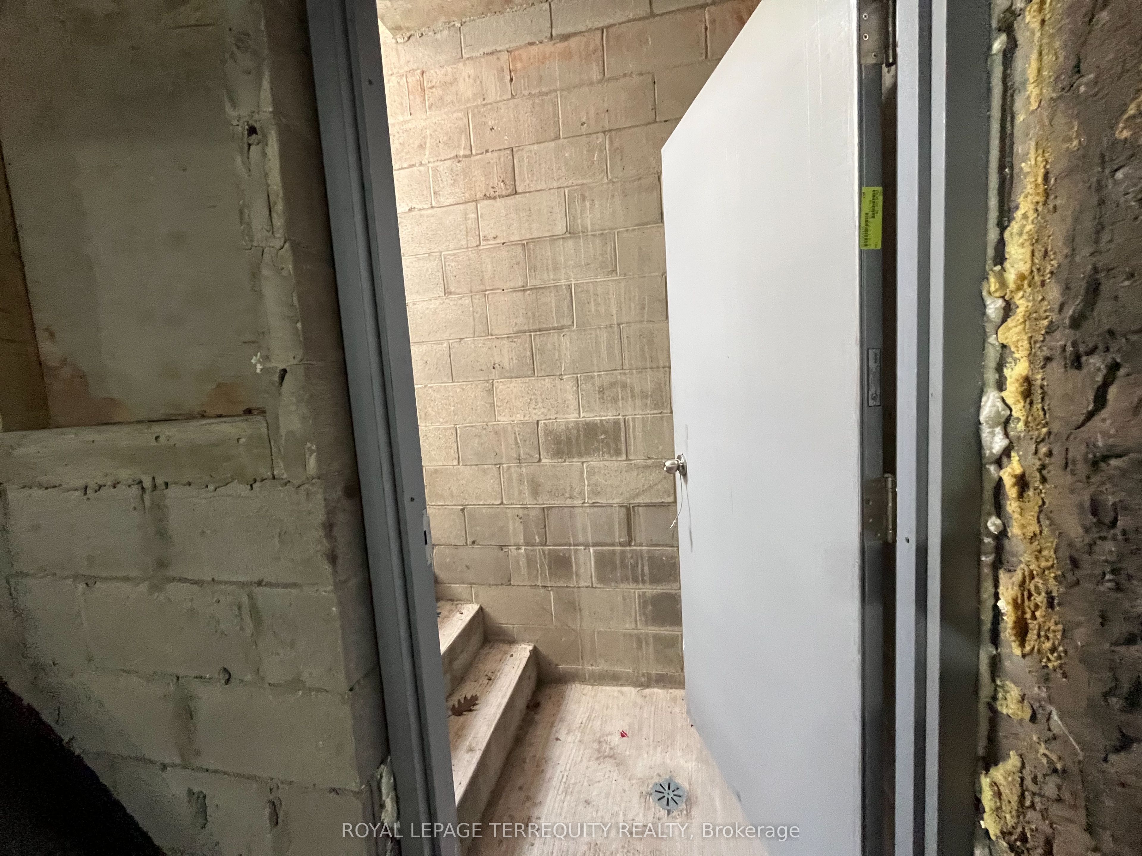 389 Jane Street B Property Photo 11