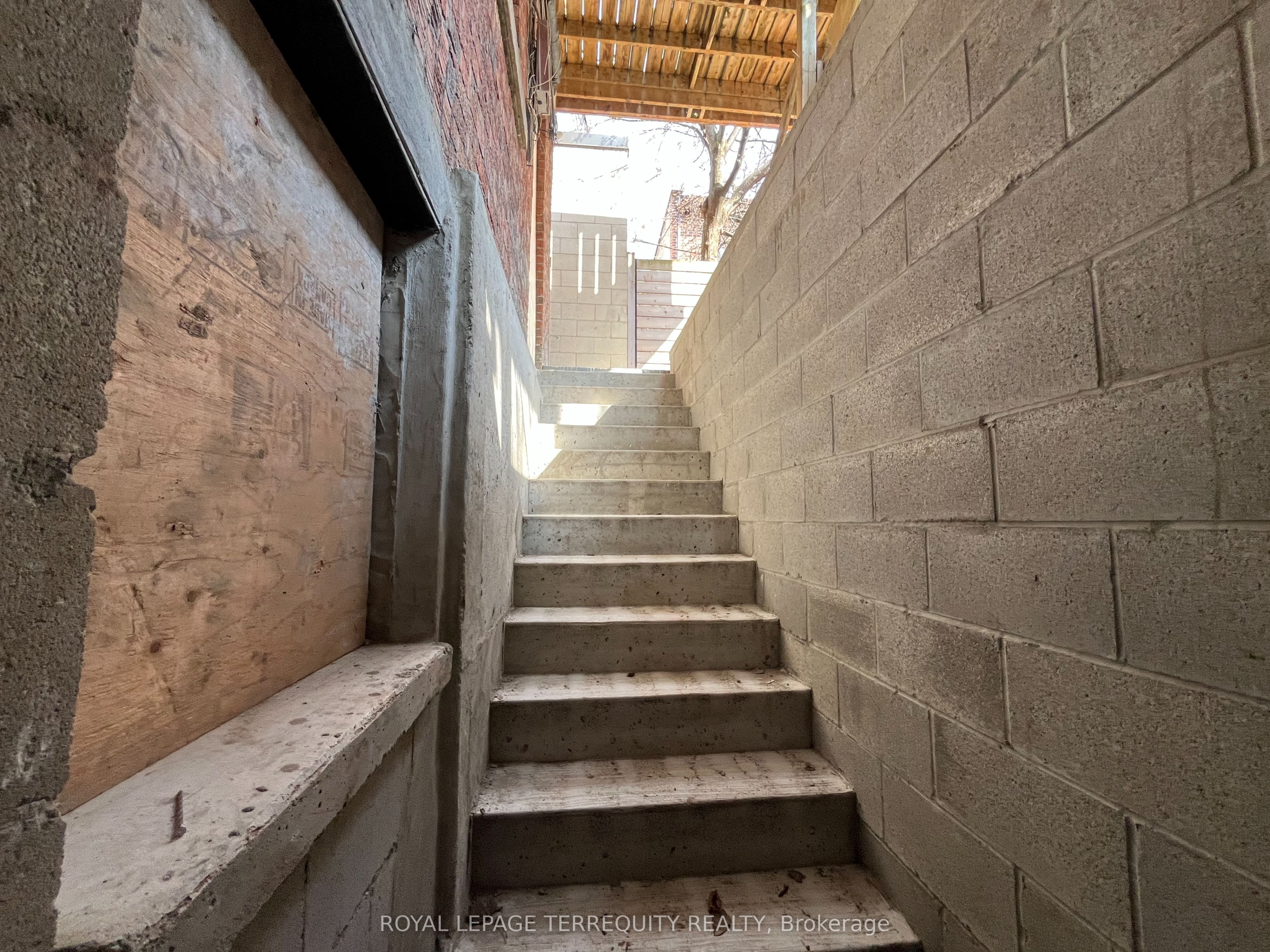 389 Jane Street B Property Photo 12