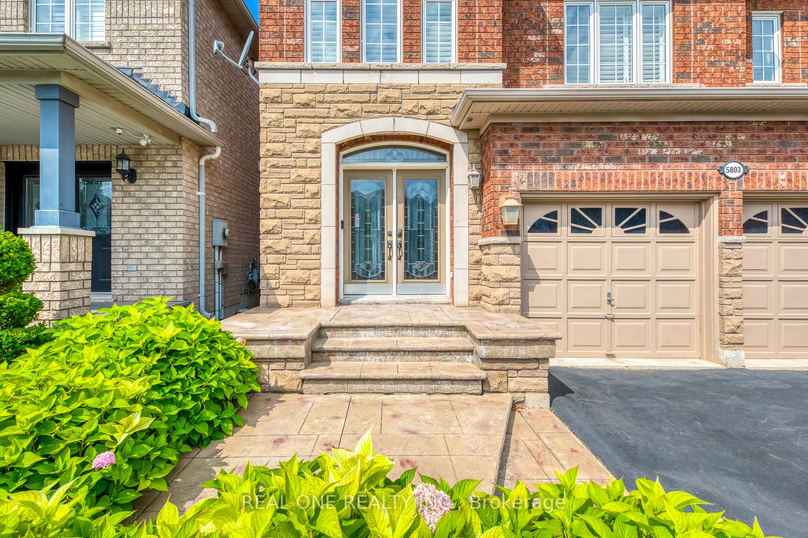 5803 Page Crescent Property Photo 2