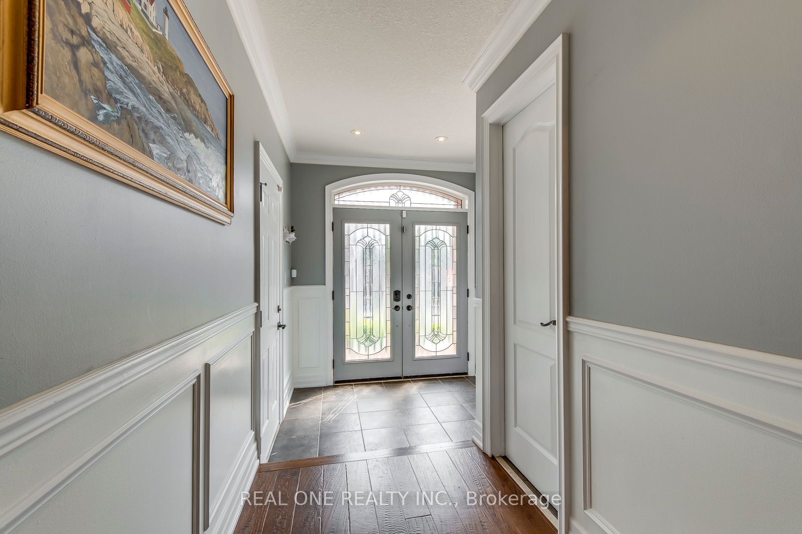 5803 Page Crescent Property Photo 4