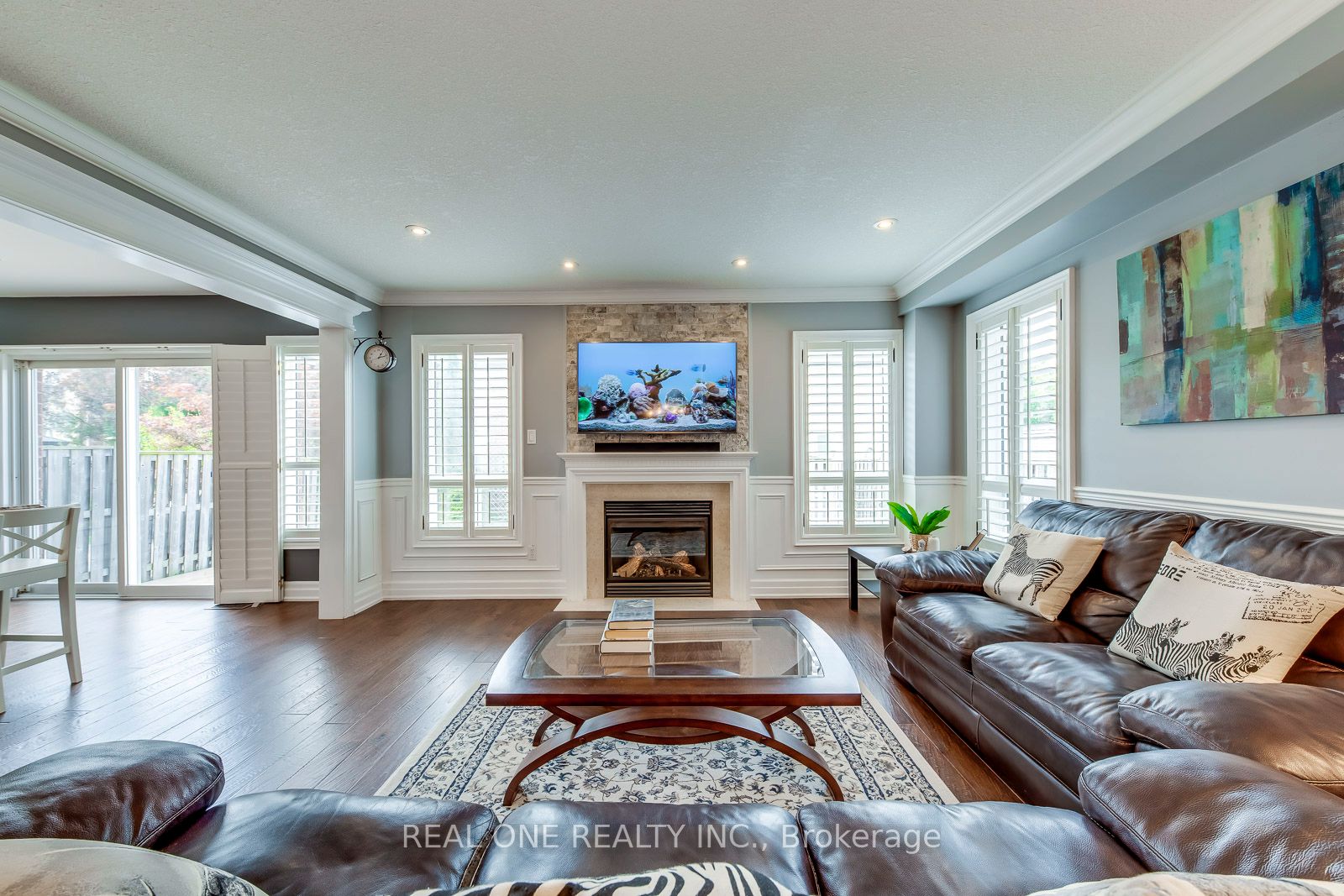 5803 Page Crescent Property Photo 5