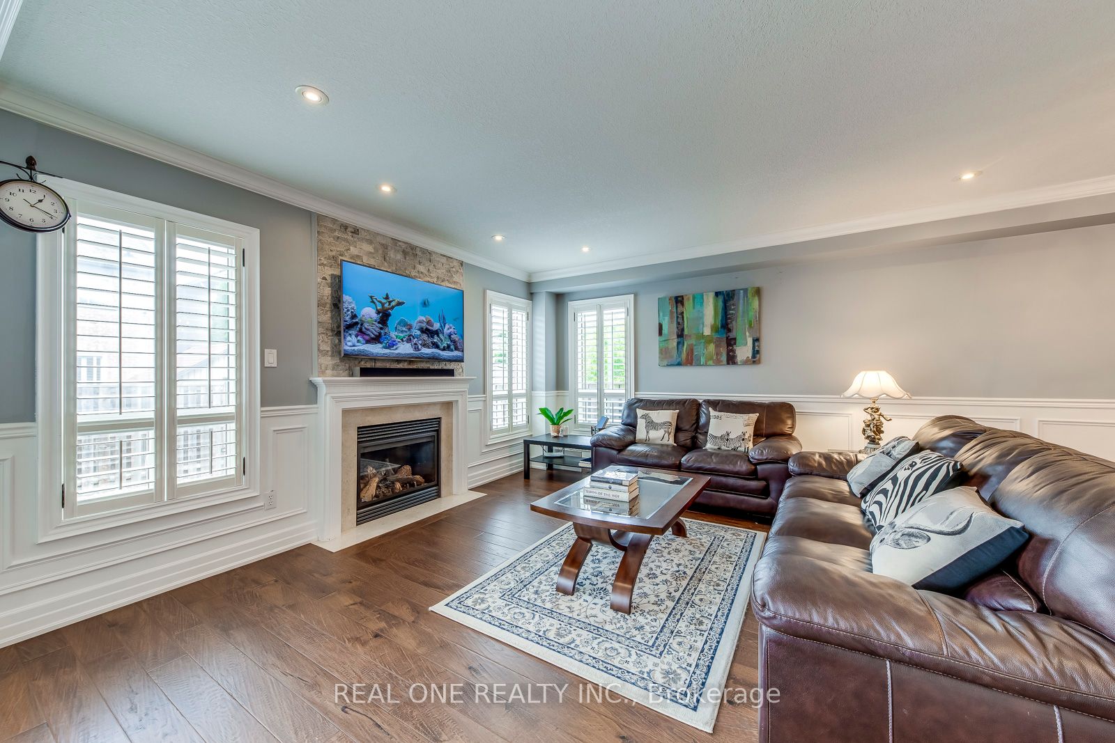 5803 Page Crescent Property Photo 7