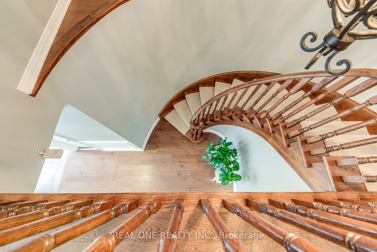 5803 Page Crescent Property Photo 20