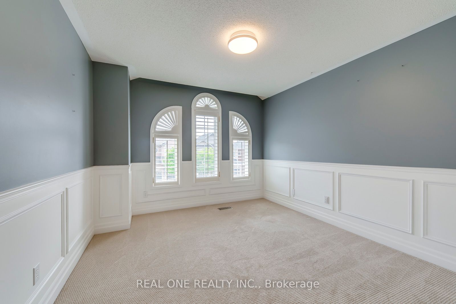 5803 Page Crescent Property Photo 29