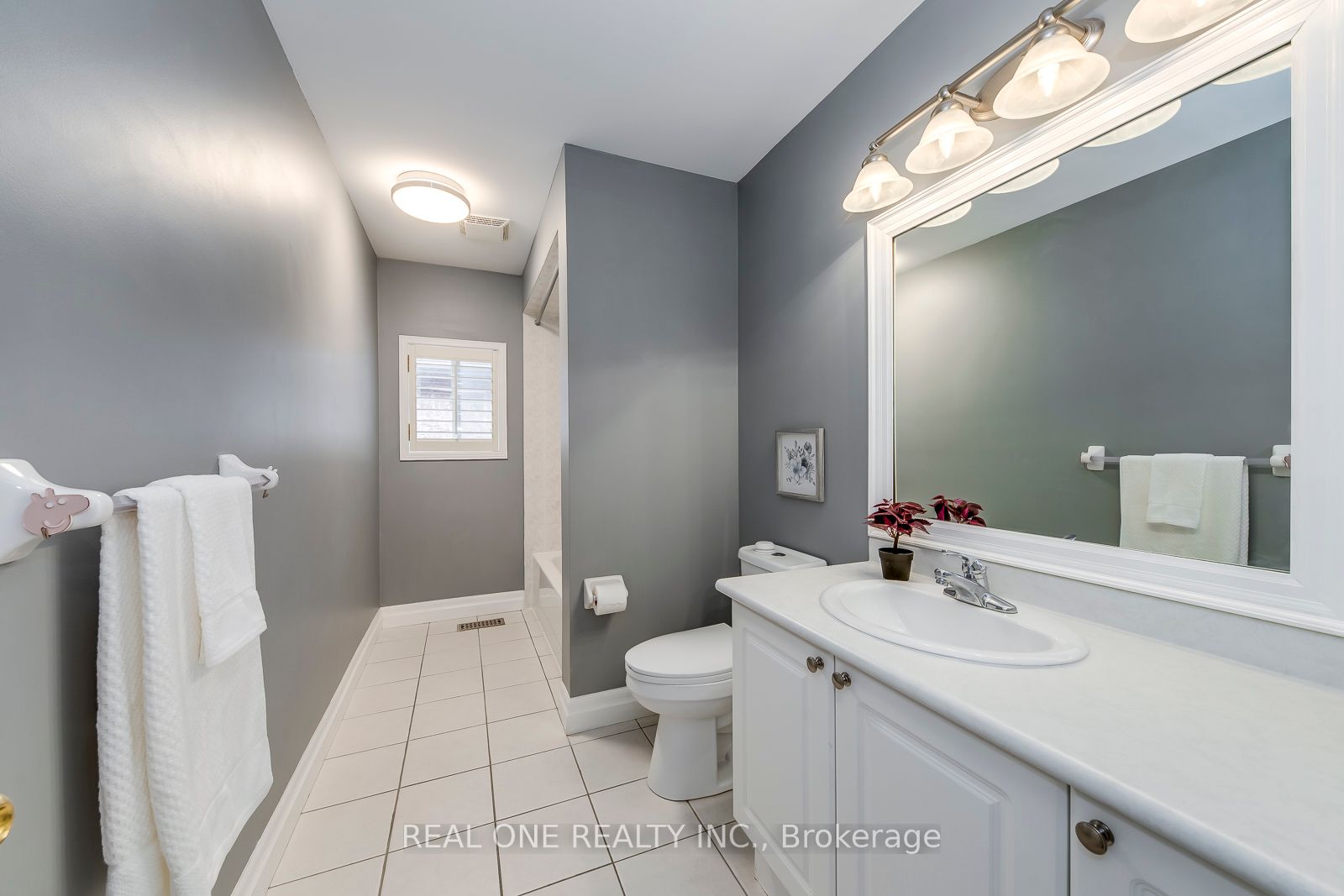 5803 Page Crescent Property Photo 31