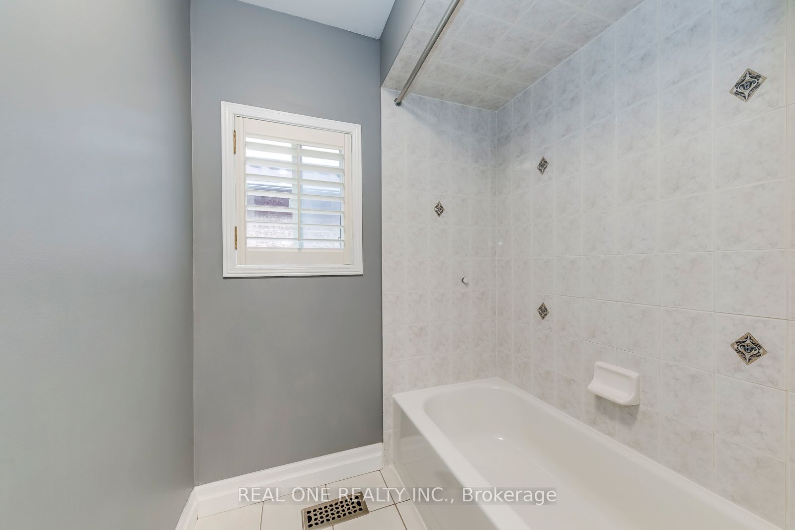 5803 Page Crescent Property Photo 32