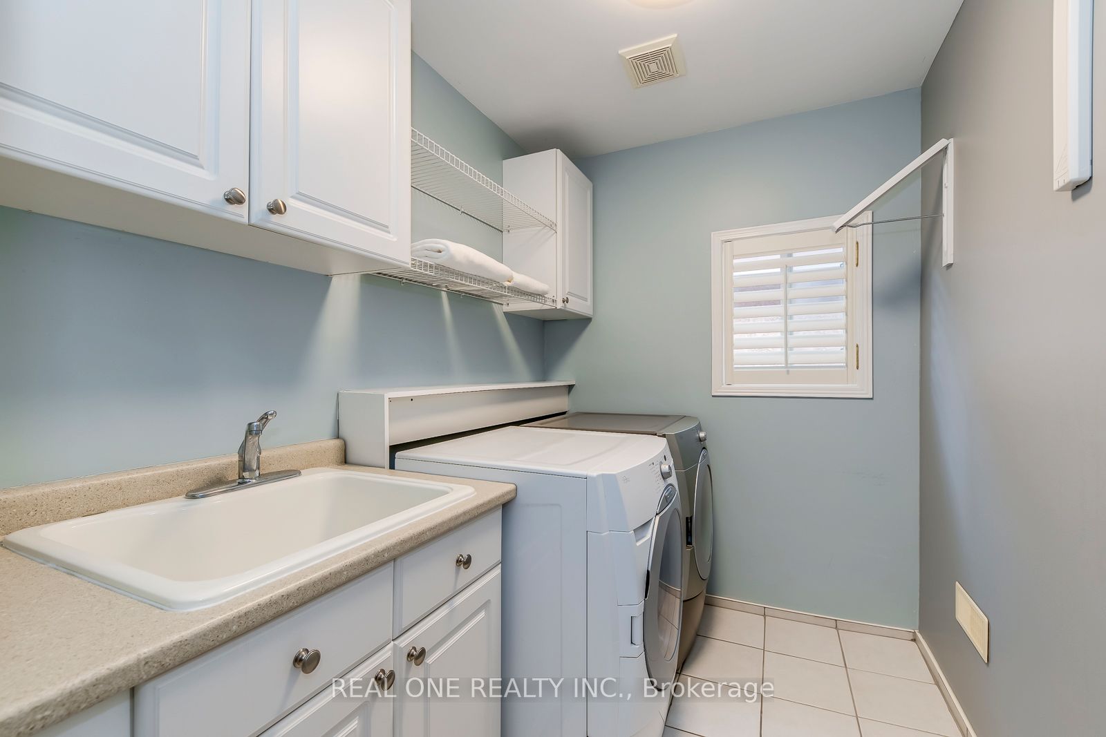 5803 Page Crescent Property Photo 33