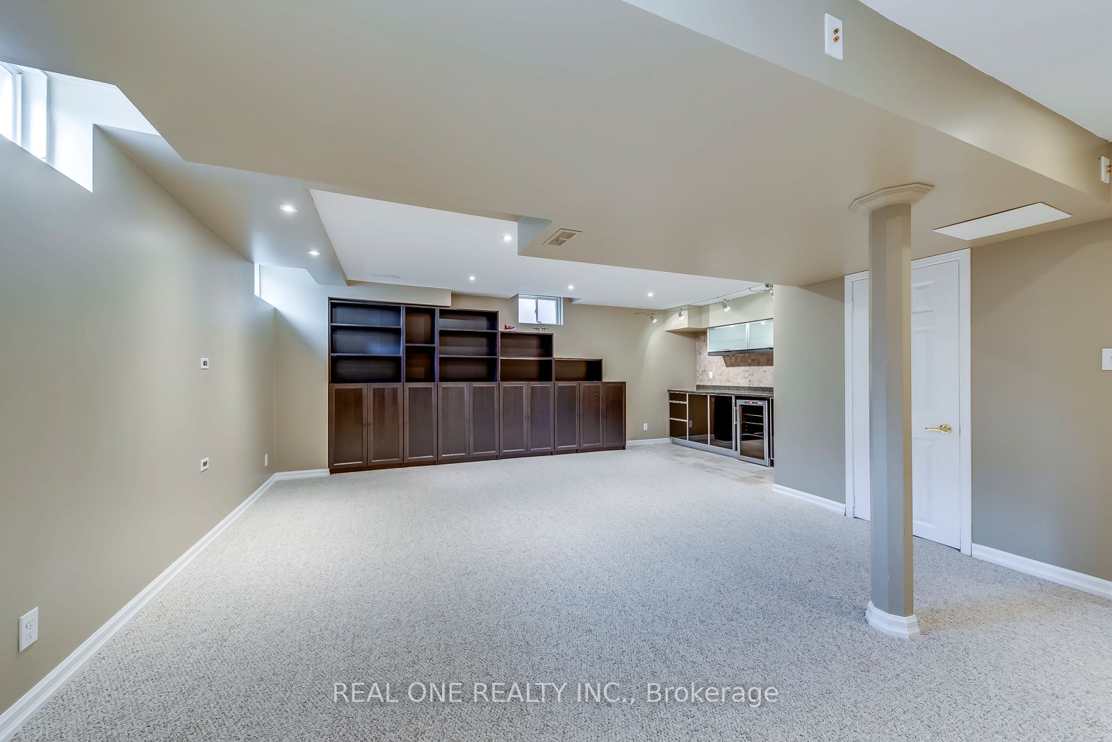 5803 Page Crescent Property Photo 34