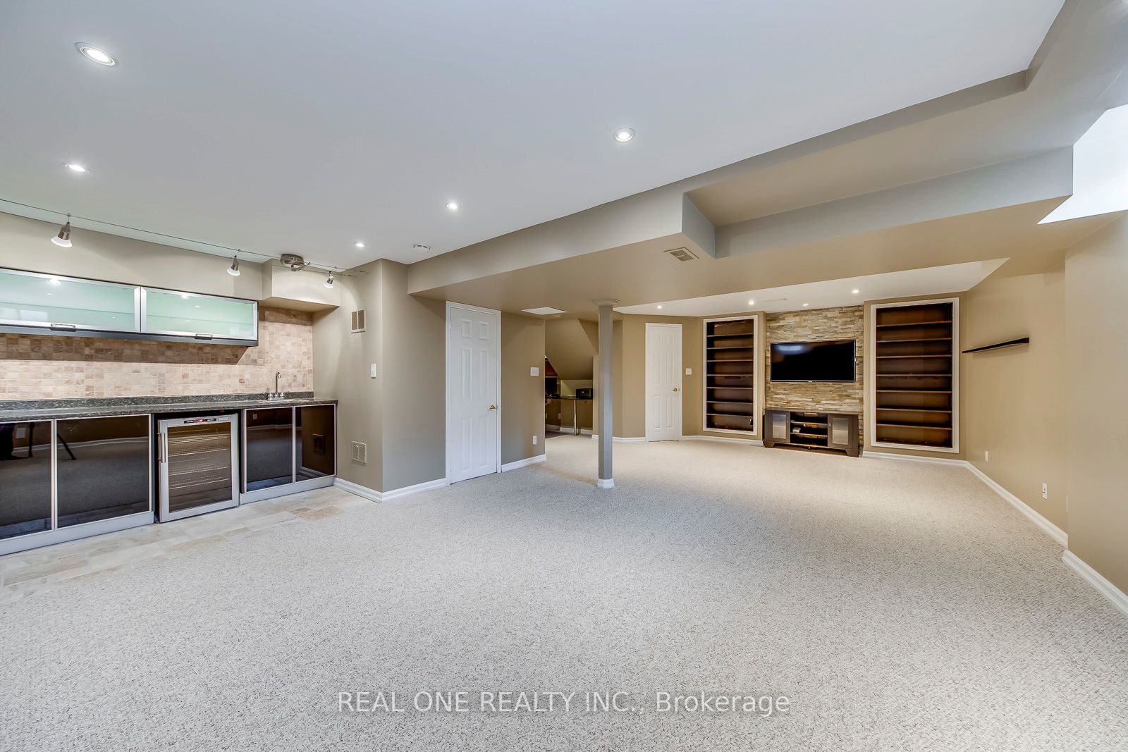 5803 Page Crescent Property Photo 37