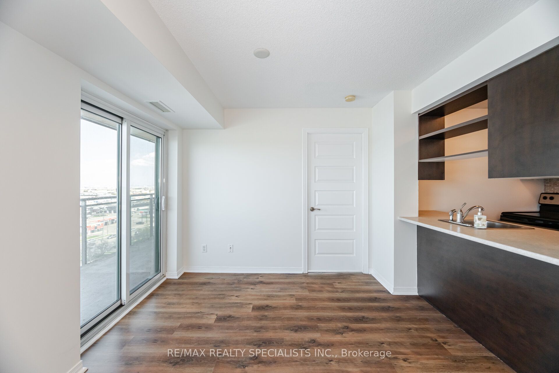 215 Queen Street E 1103 Property Photo 10