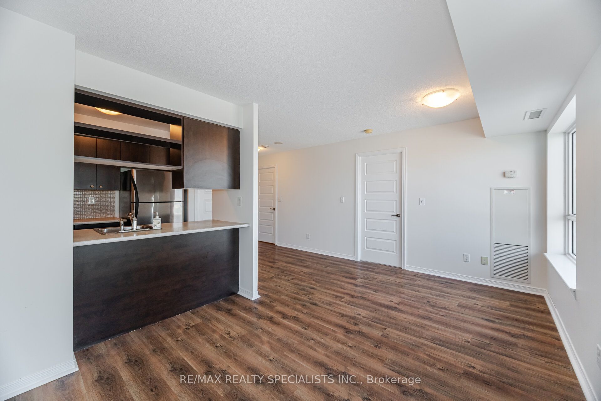 215 Queen Street E 1103 Property Photo 11