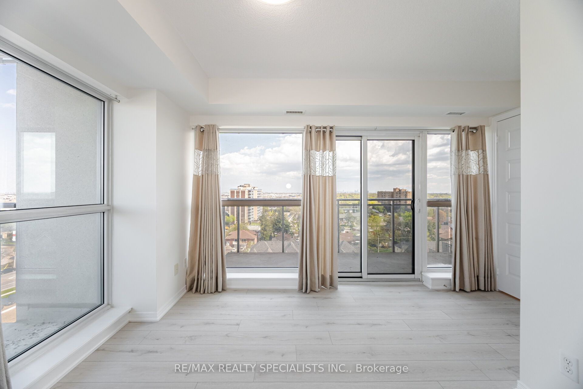 215 Queen Street E 1103 Property Photo 16