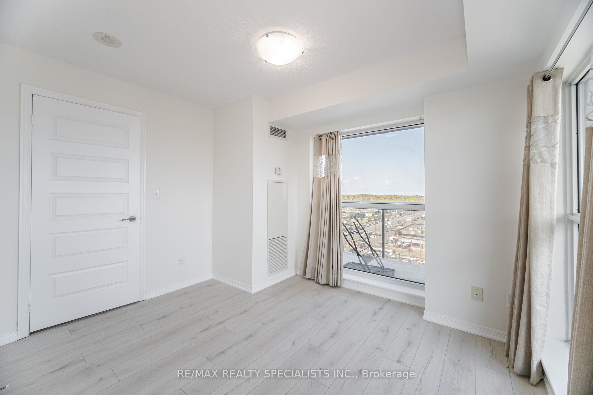 215 Queen Street E 1103 Property Photo 17