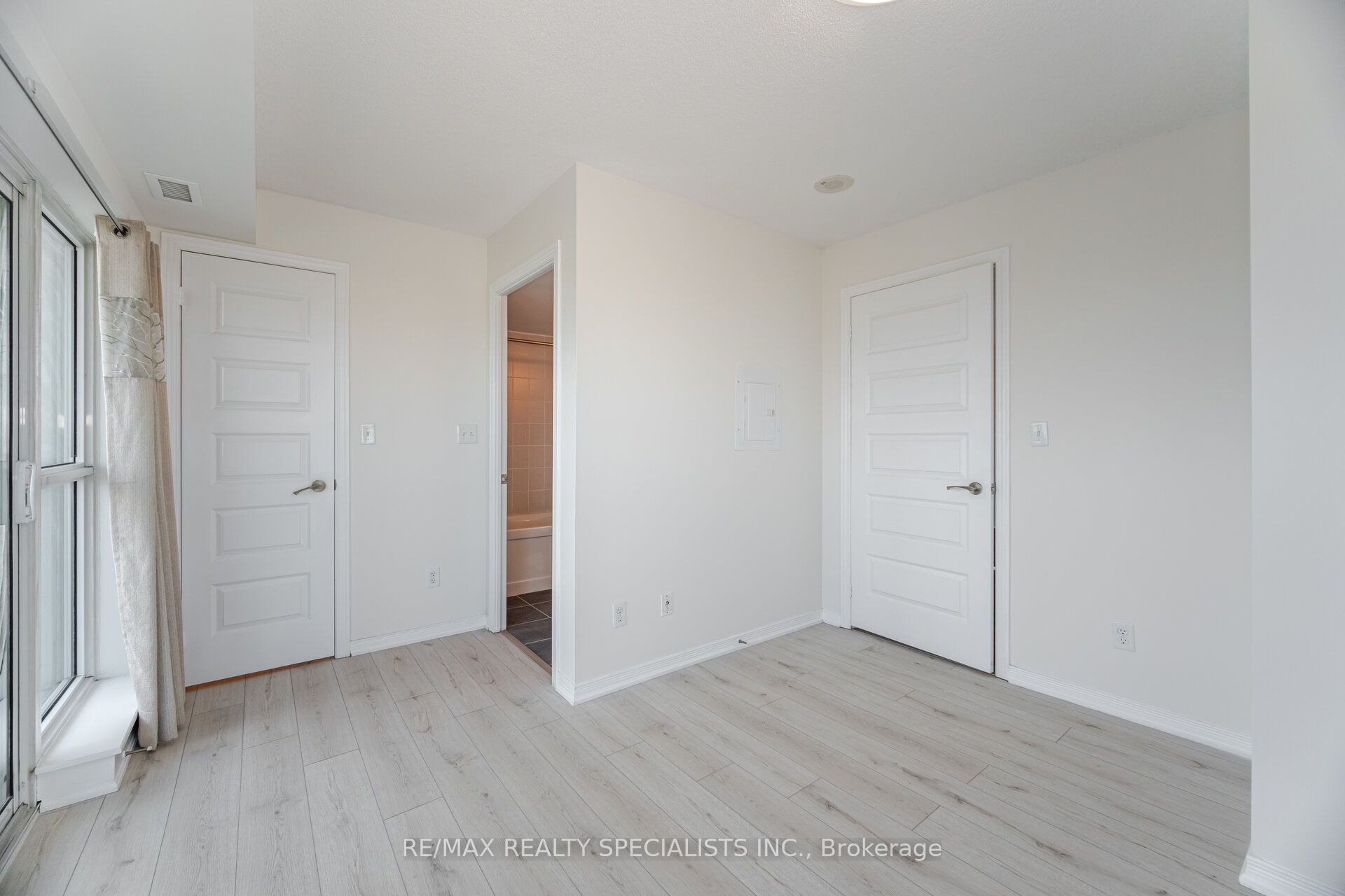 215 Queen Street E 1103 Property Photo 18