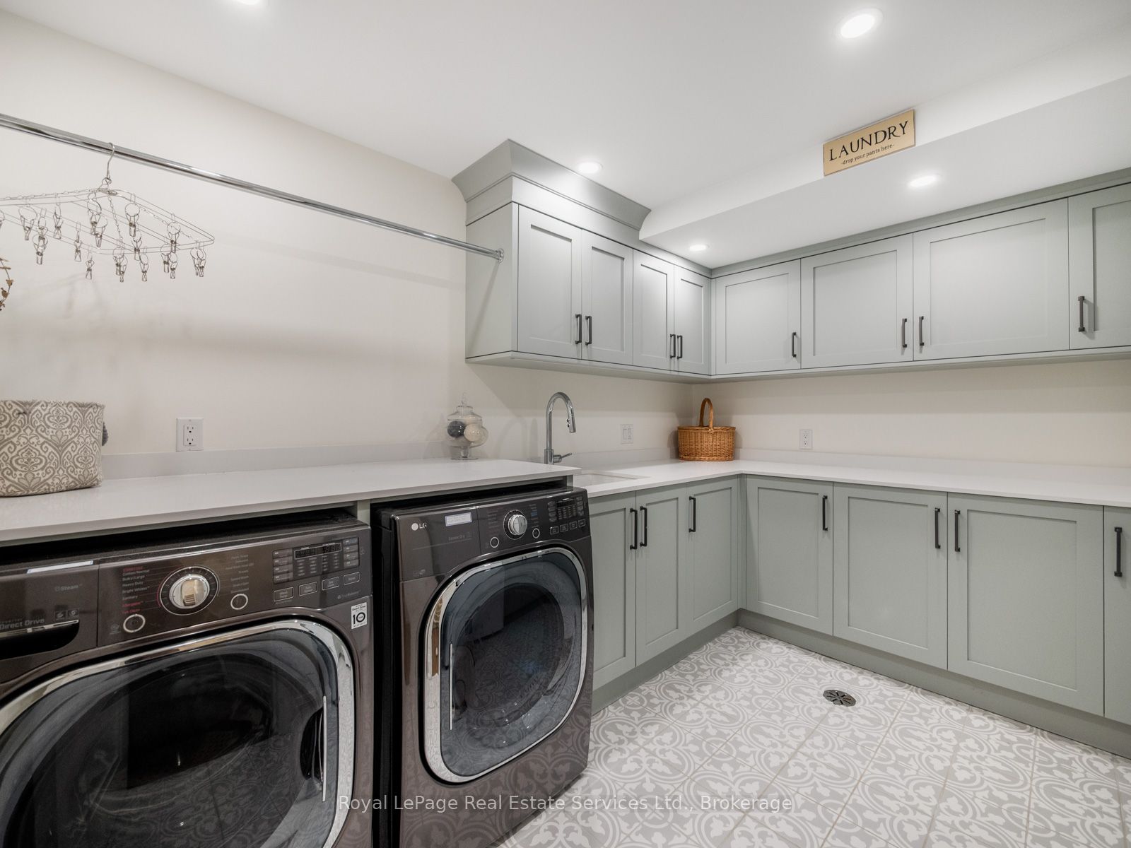 74 West Street Property Photo 38