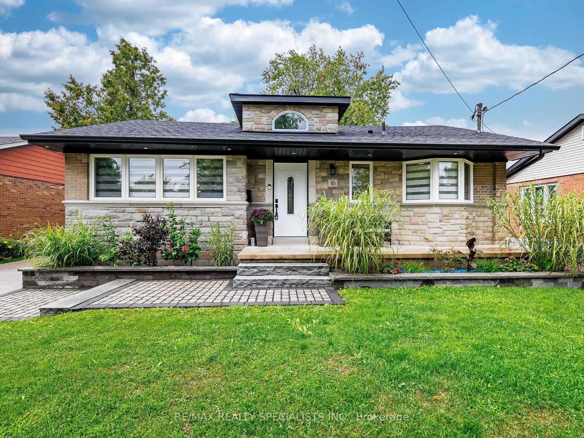 16 Lesbury Ave Property Photo 1