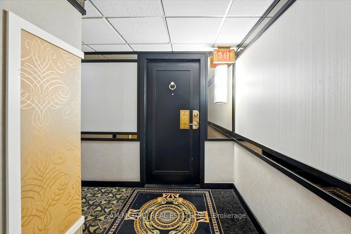 2045 Lake Shore Boulevard W 1605 Property Photo 2