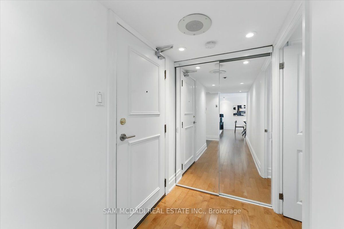 2045 Lake Shore Boulevard W 1605 Property Photo 3