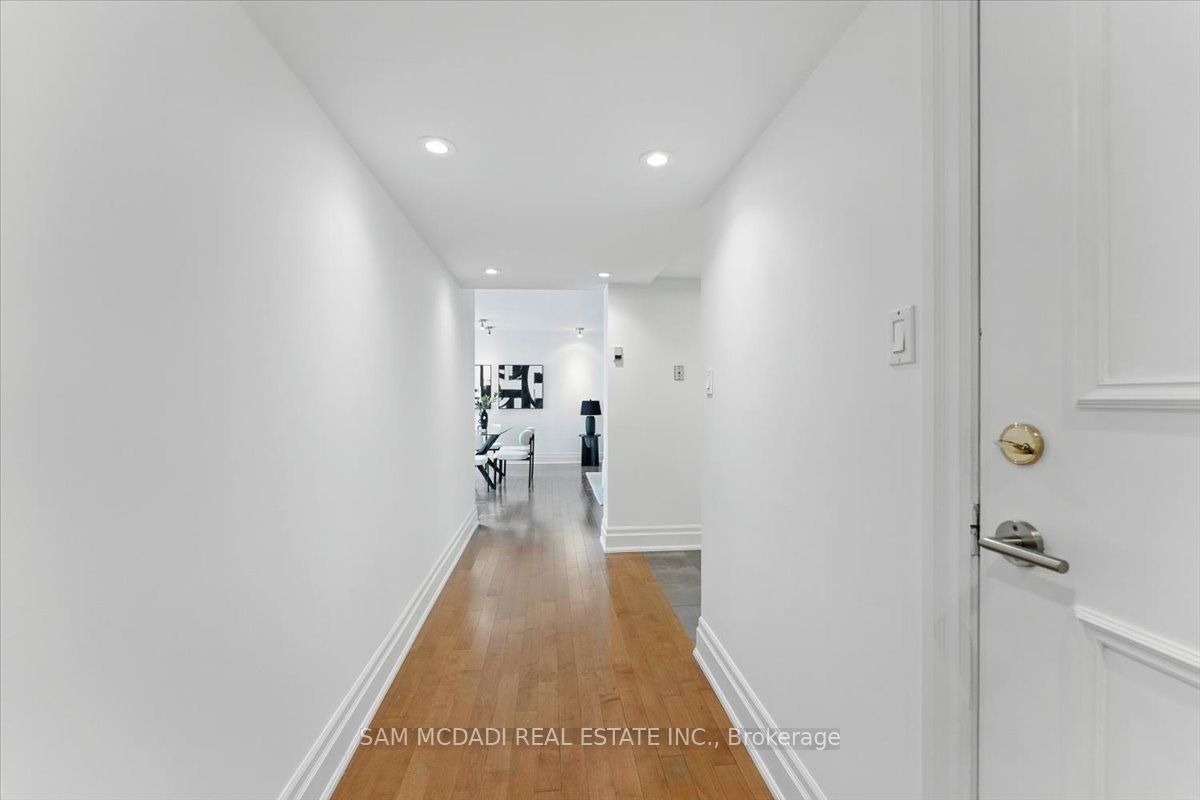 2045 Lake Shore Boulevard W 1605 Property Photo 4