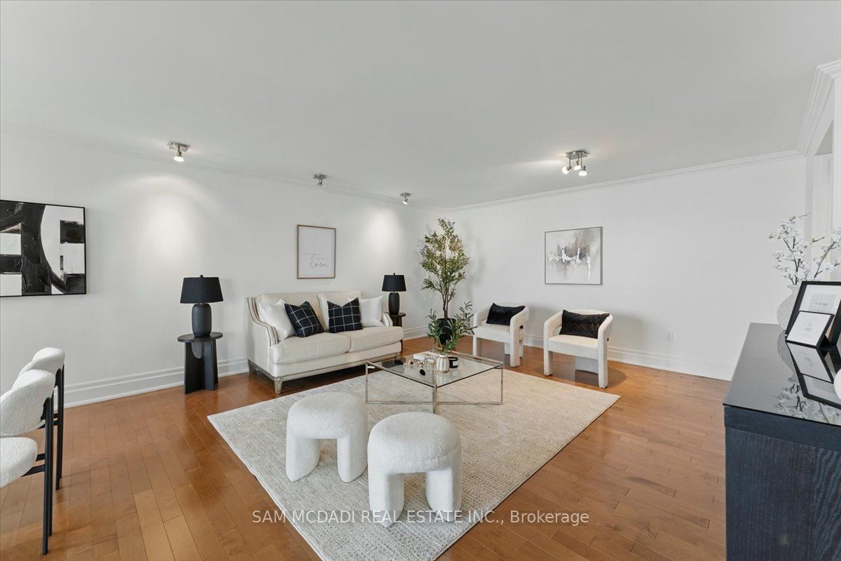 2045 Lake Shore Boulevard W 1605 Property Photo 5