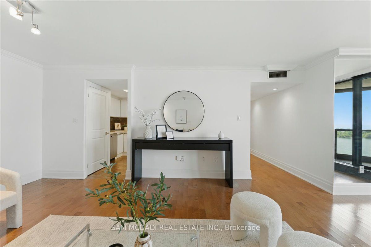 2045 Lake Shore Boulevard W 1605 Property Photo 13