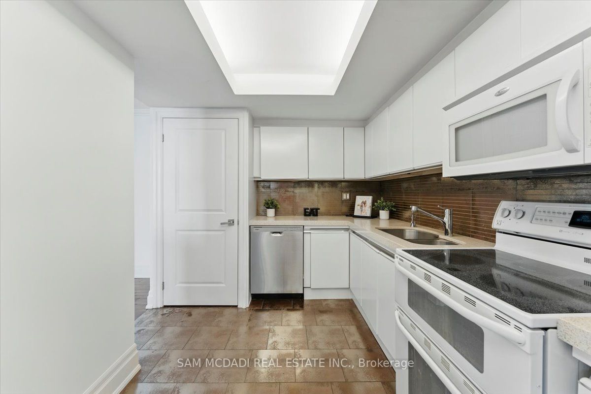 2045 Lake Shore Boulevard W 1605 Property Photo 18